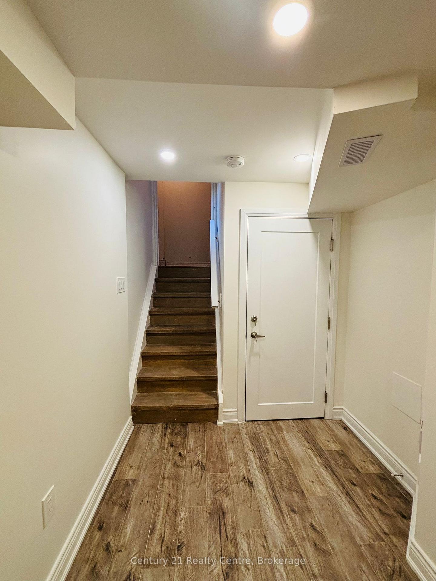 Photo 5 of 17 Fallstar Crescent, Brampton, Fletcher's Meadow — HOMEH