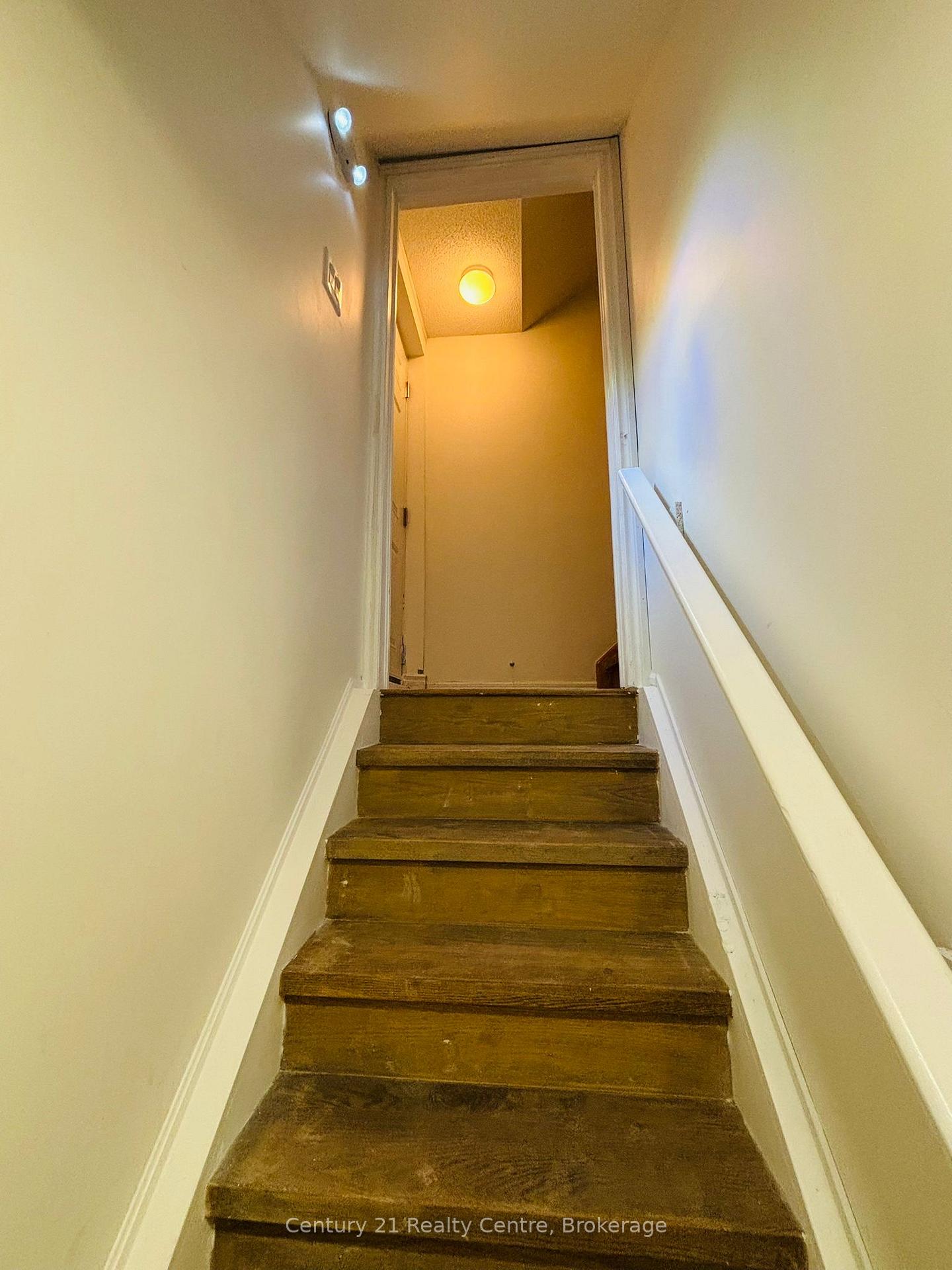 Photo 3 of 17 Fallstar Crescent, Brampton, Fletcher's Meadow — HOMEH