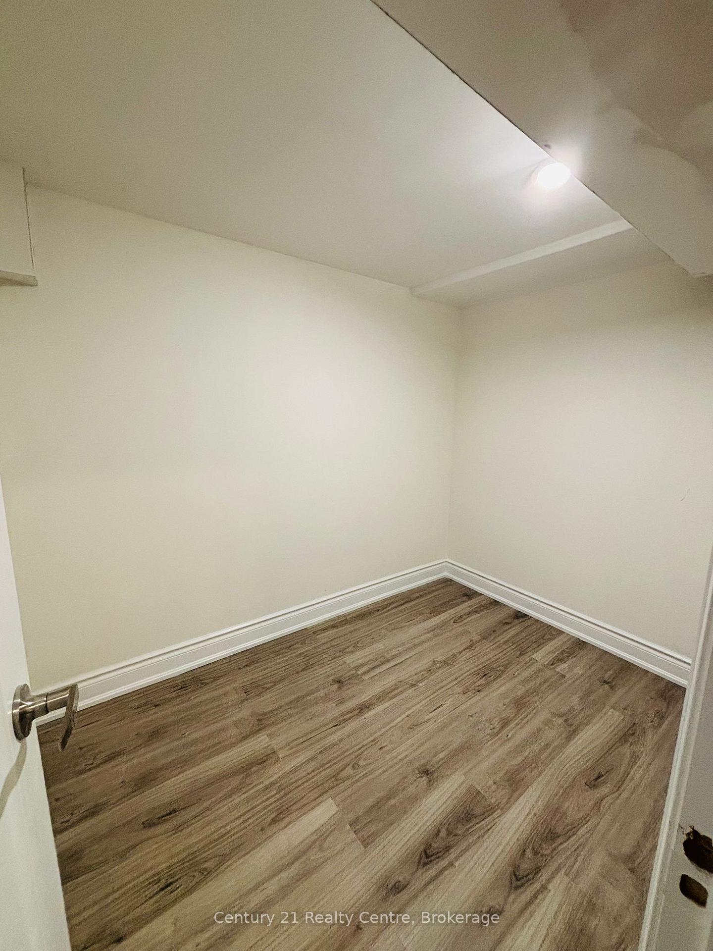 Photo 7 of 17 Fallstar Crescent, Brampton, Fletcher's Meadow — HOMEH