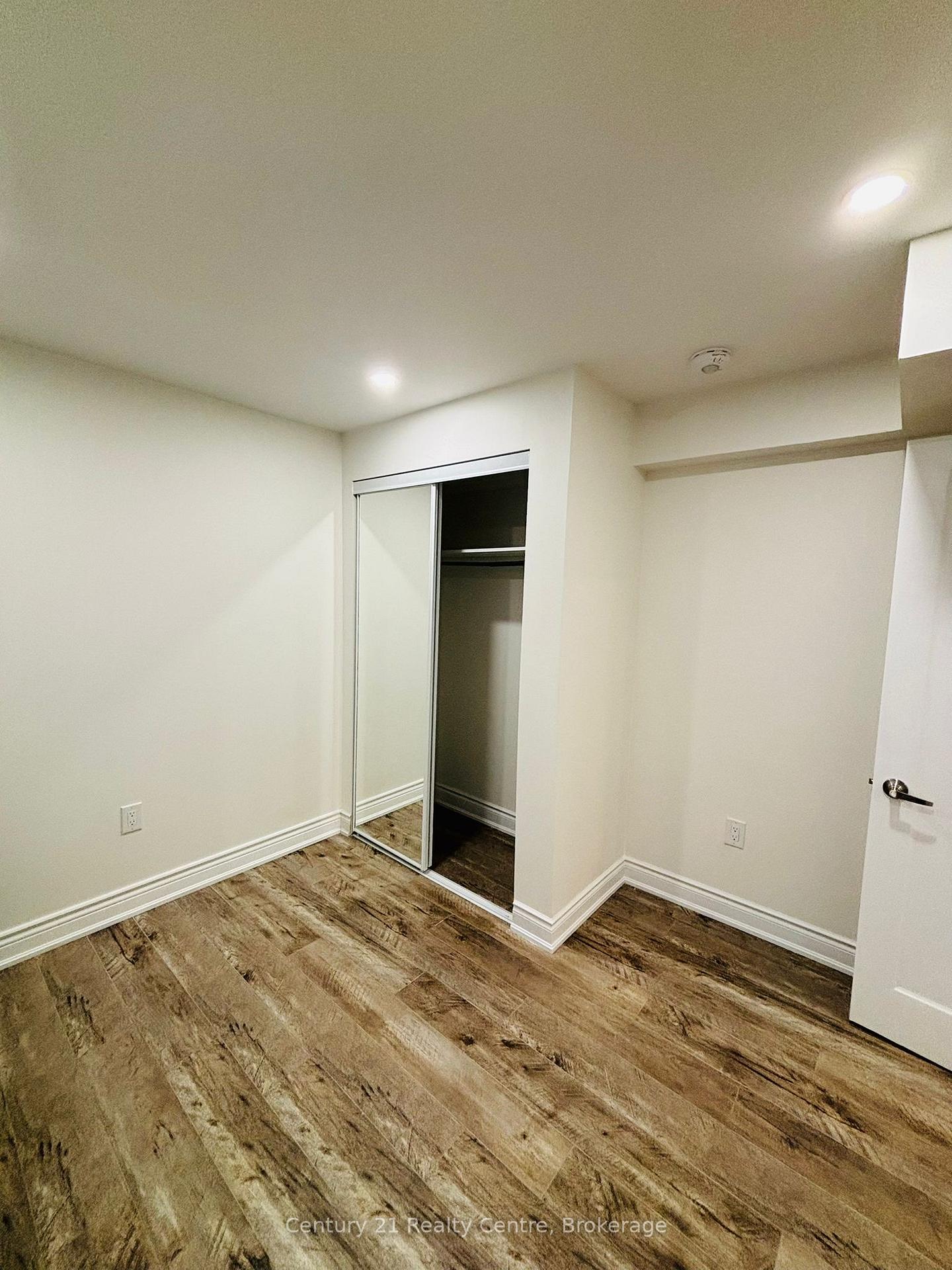 Photo 9 of 17 Fallstar Crescent, Brampton, Fletcher's Meadow — HOMEH