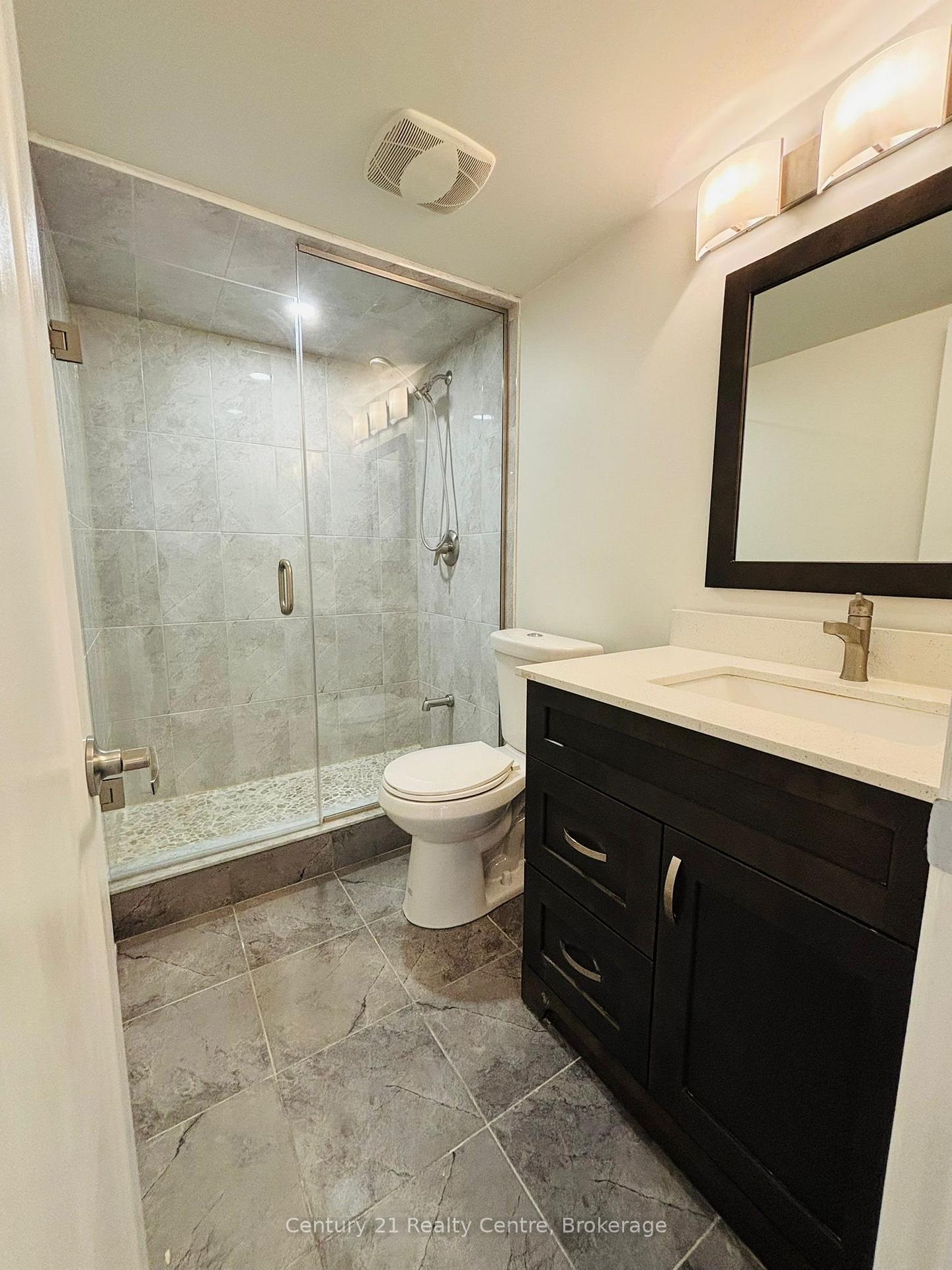 Photo 14 of 17 Fallstar Crescent, Brampton, Fletcher's Meadow — HOMEH