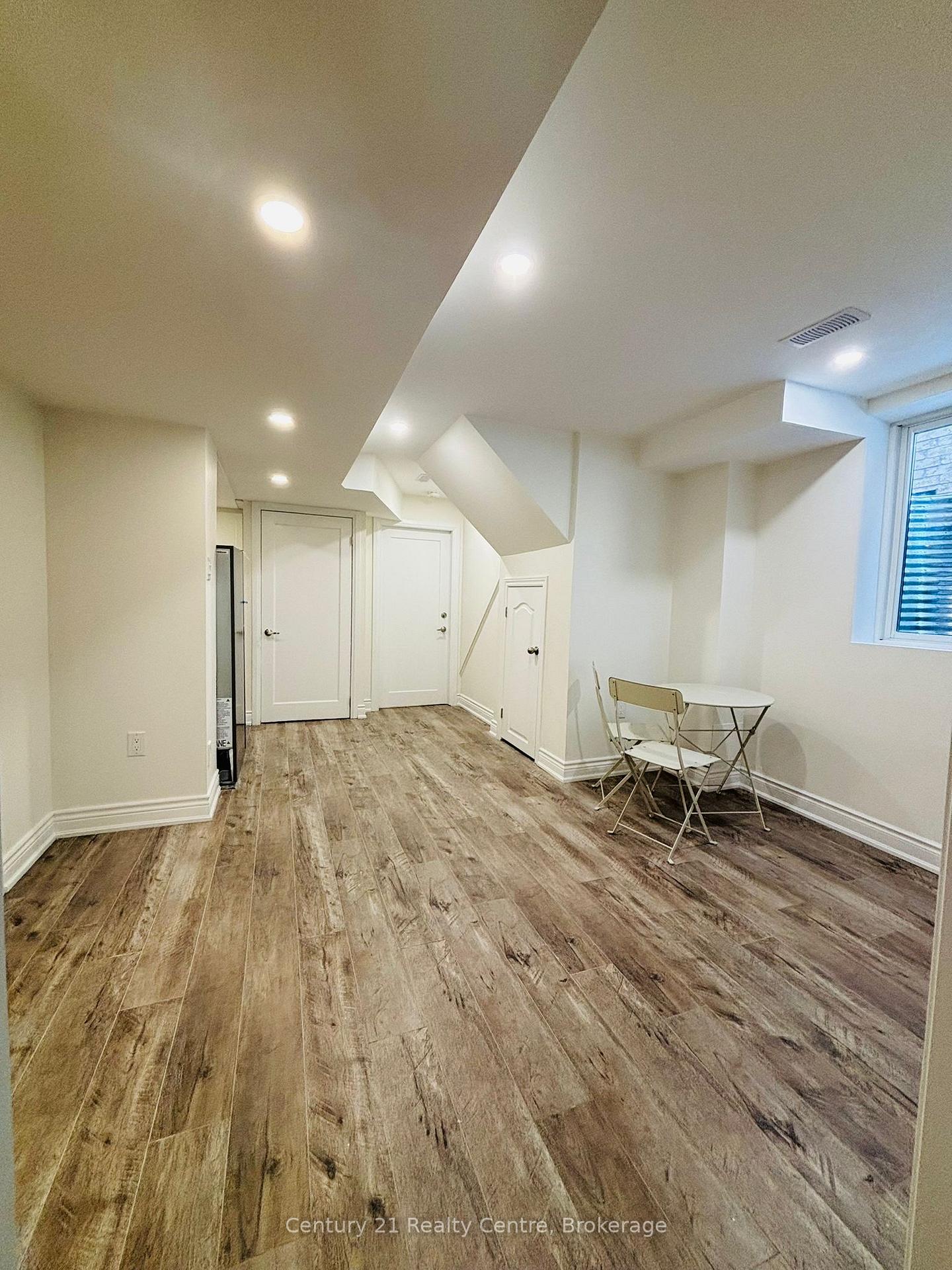 Photo 15 of 17 Fallstar Crescent, Brampton, Fletcher's Meadow — HOMEH