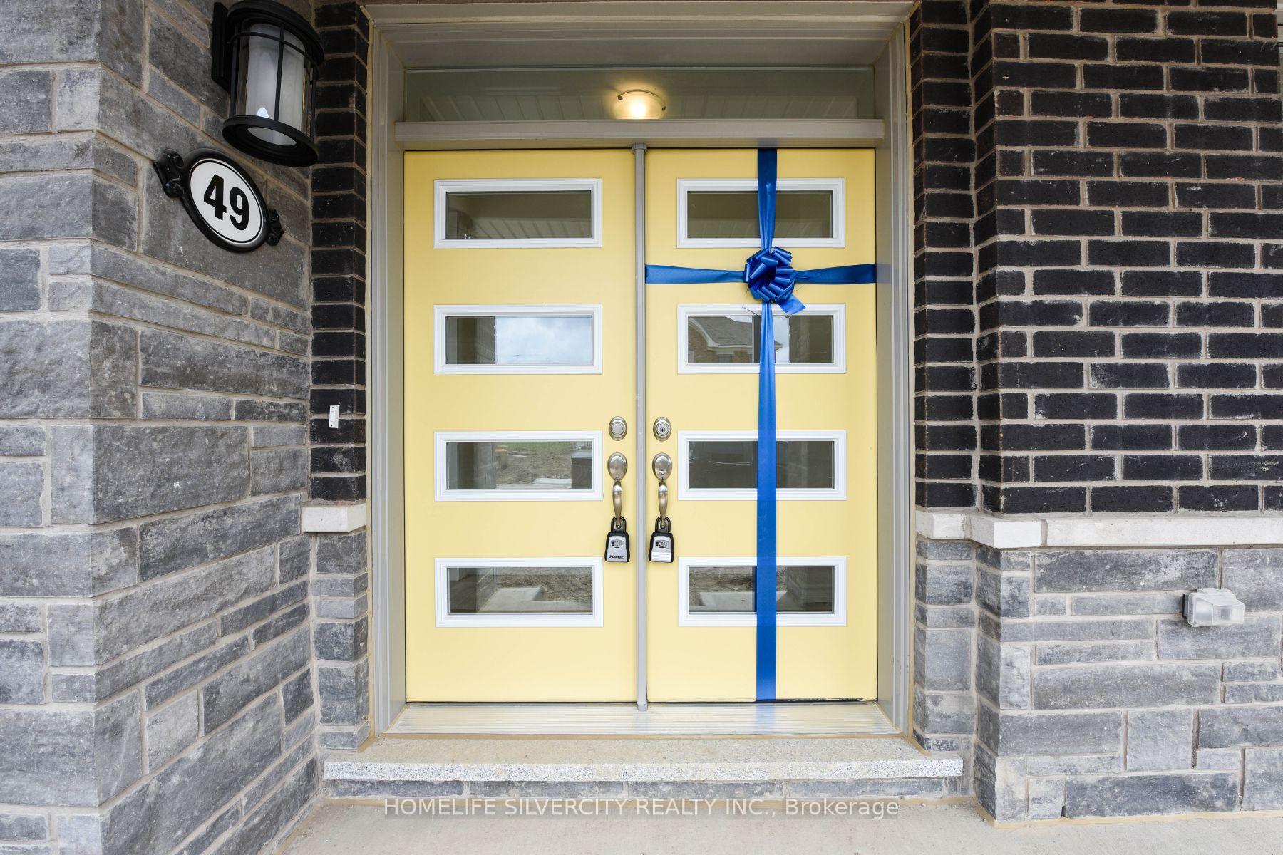 Photo 3 of 49 Callandar Road, Brampton, Northwest Brampton — HOMEH