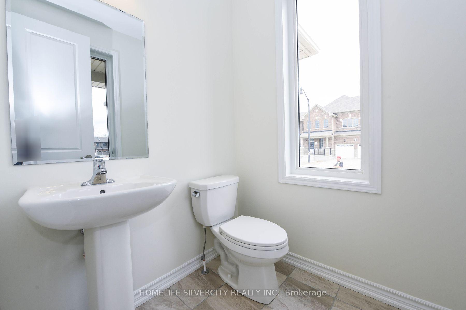 Photo 13 of 49 Callandar Road, Brampton, Northwest Brampton — HOMEH