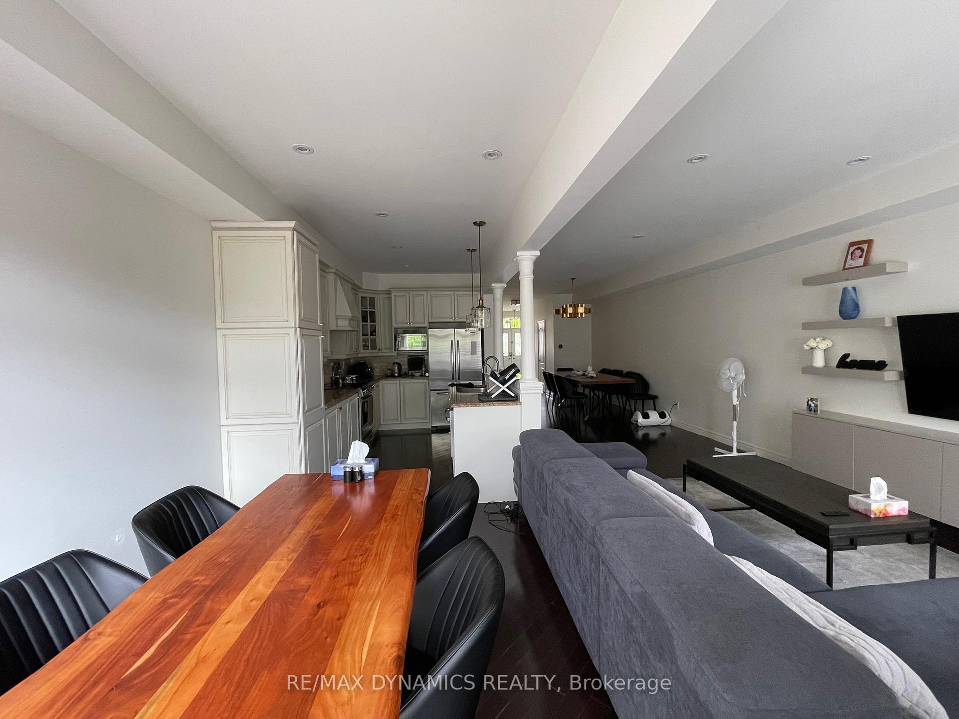 Photo 5 of 59 Millhouse Court, Vaughan, Patterson — HOMEH