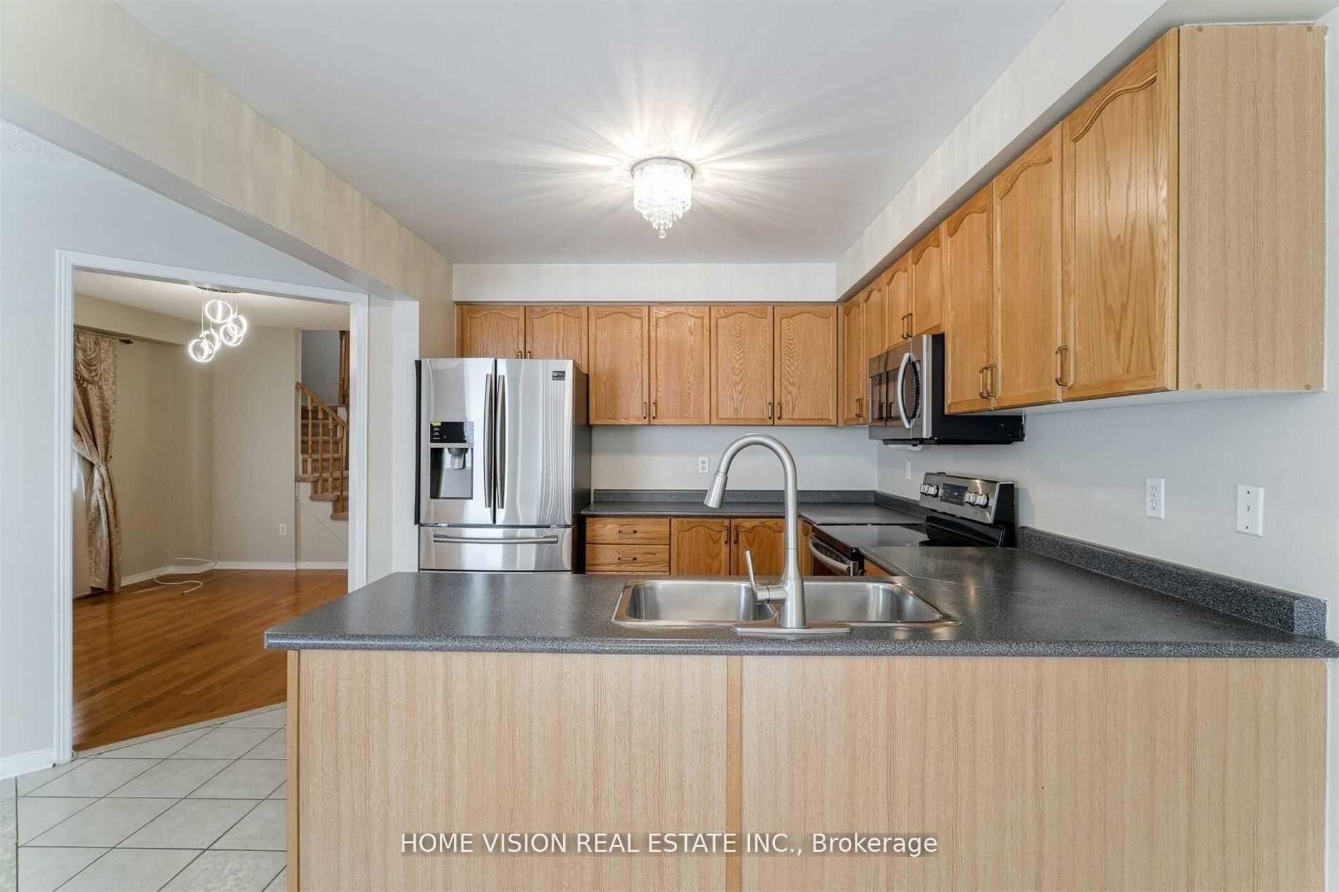 Photo 7 of 10 Mistdale Crescent, Brampton, Fletcher's Meadow — HOMEH