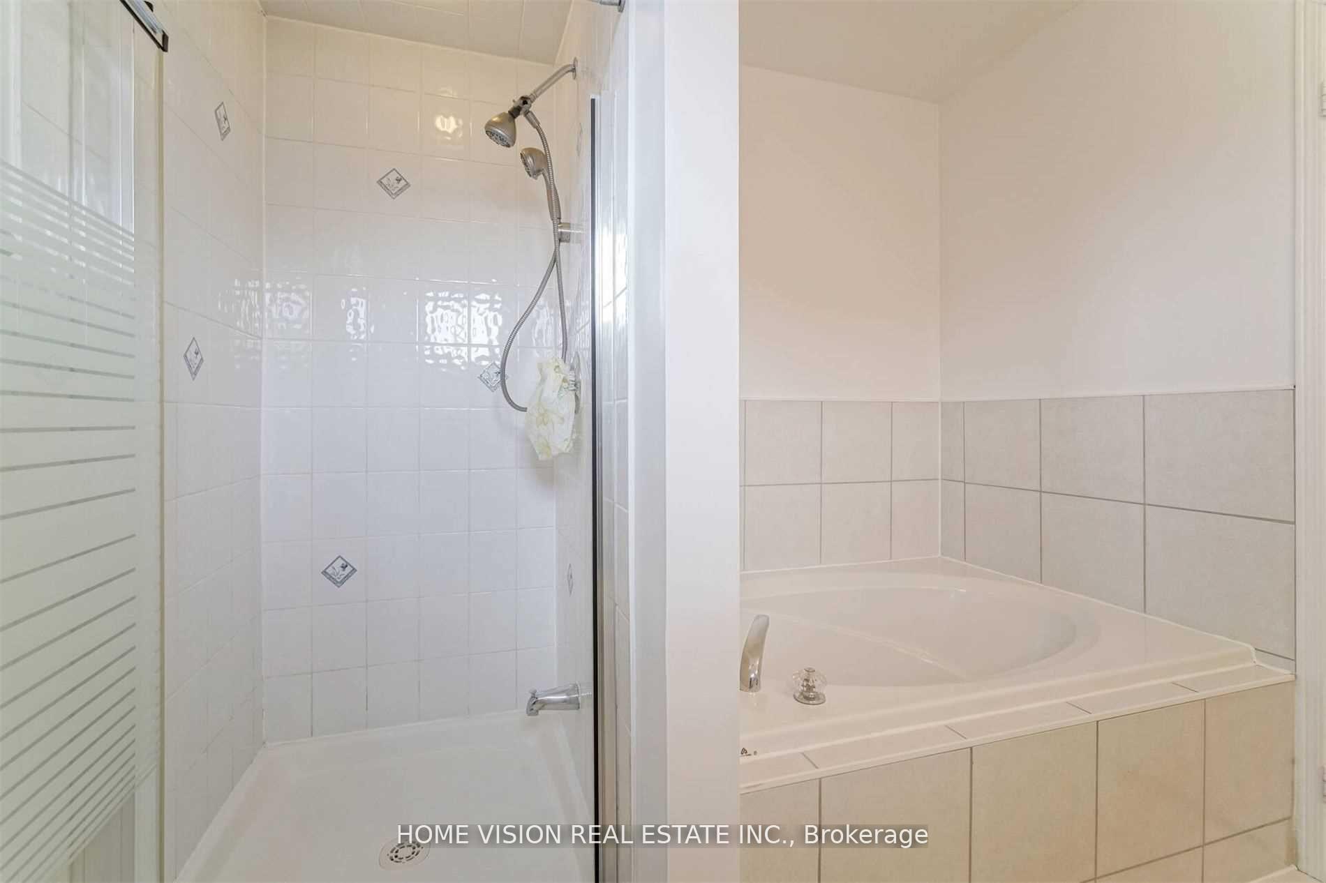 Photo 13 of 10 Mistdale Crescent, Brampton, Fletcher's Meadow — HOMEH