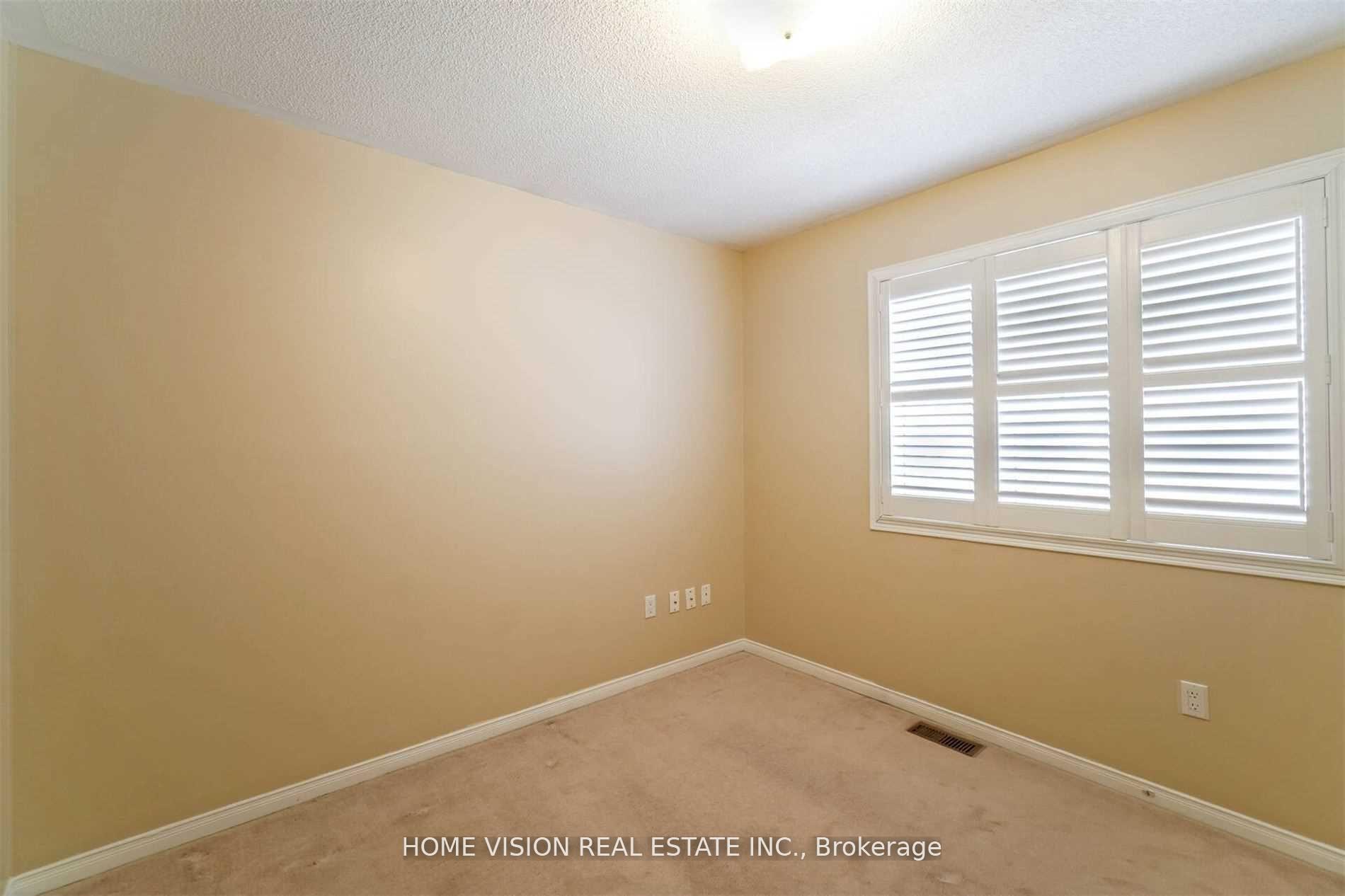 Photo 12 of 10 Mistdale Crescent, Brampton, Fletcher's Meadow — HOMEH