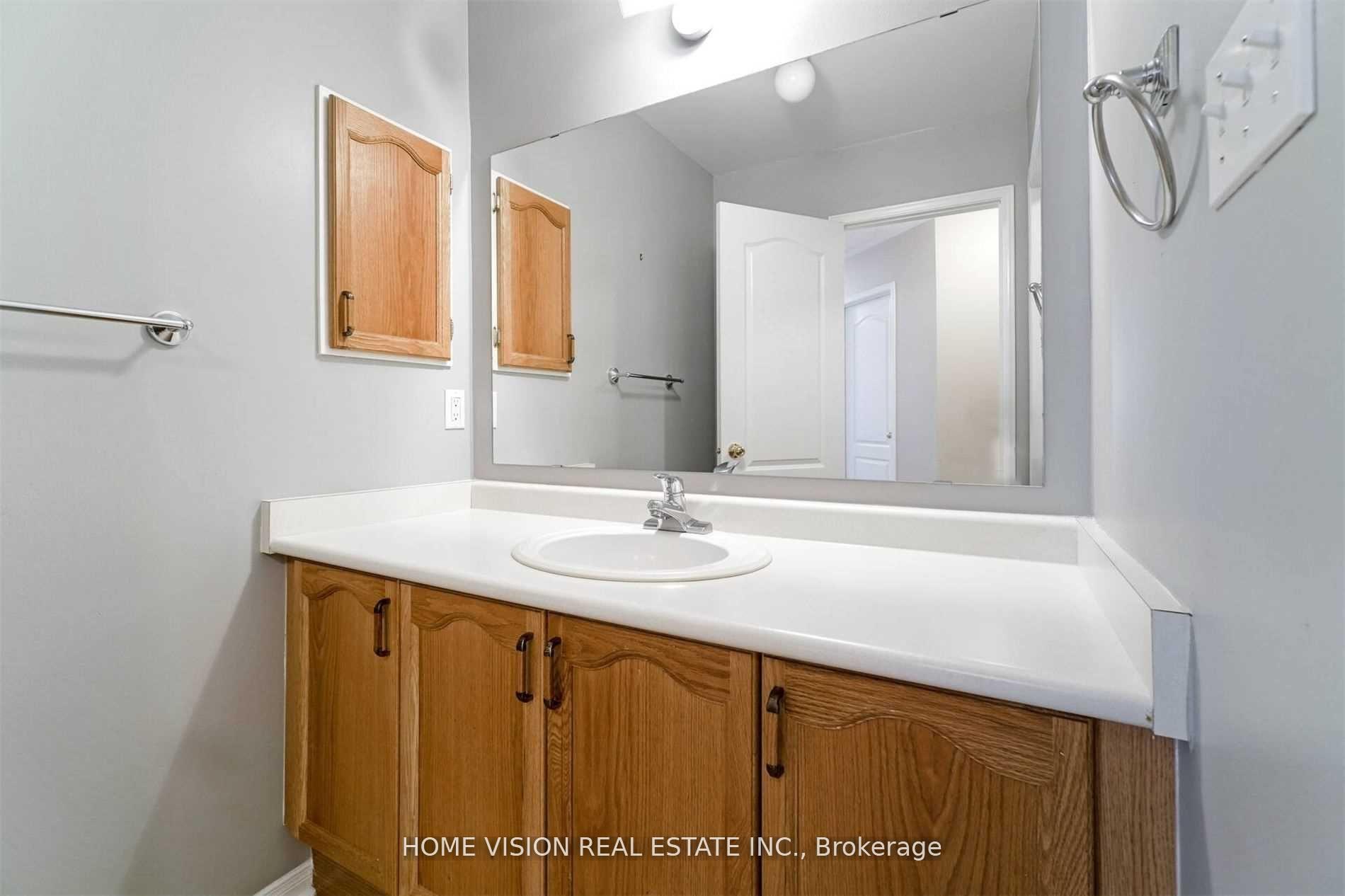 Photo 14 of 10 Mistdale Crescent, Brampton, Fletcher's Meadow — HOMEH