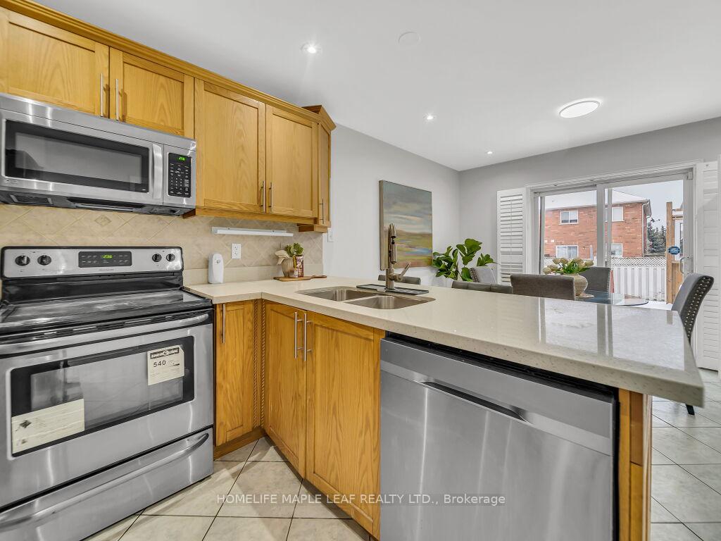Photo 14 of 129 Cadillac Crescent, Brampton, Fletcher's Meadow — HOMEH