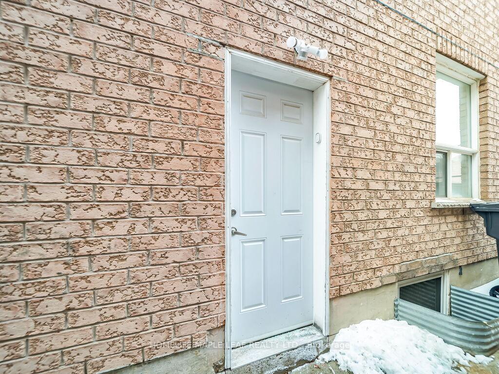 Photo 33 of 129 Cadillac Crescent, Brampton, Fletcher's Meadow — HOMEH