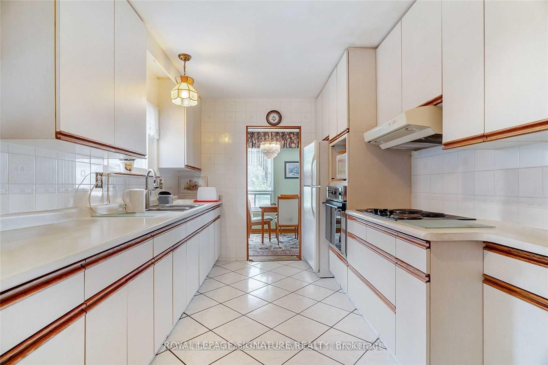 Photo 12 of 887 Liverpool Road, Pickering, Bay Ridges — HOMEH