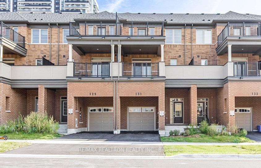 Photo 2 of 131 Air Dancer Crescent, Oshawa, Windfields — HOMEH