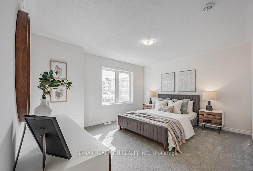 Photo 12 of 131 Air Dancer Crescent, Oshawa, Windfields — HOMEH