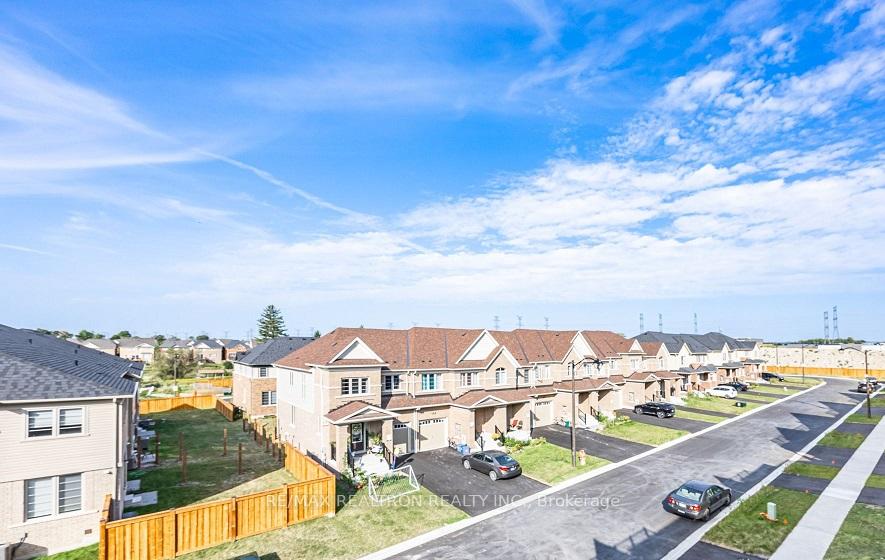 Photo 19 of 131 Air Dancer Crescent, Oshawa, Windfields — HOMEH
