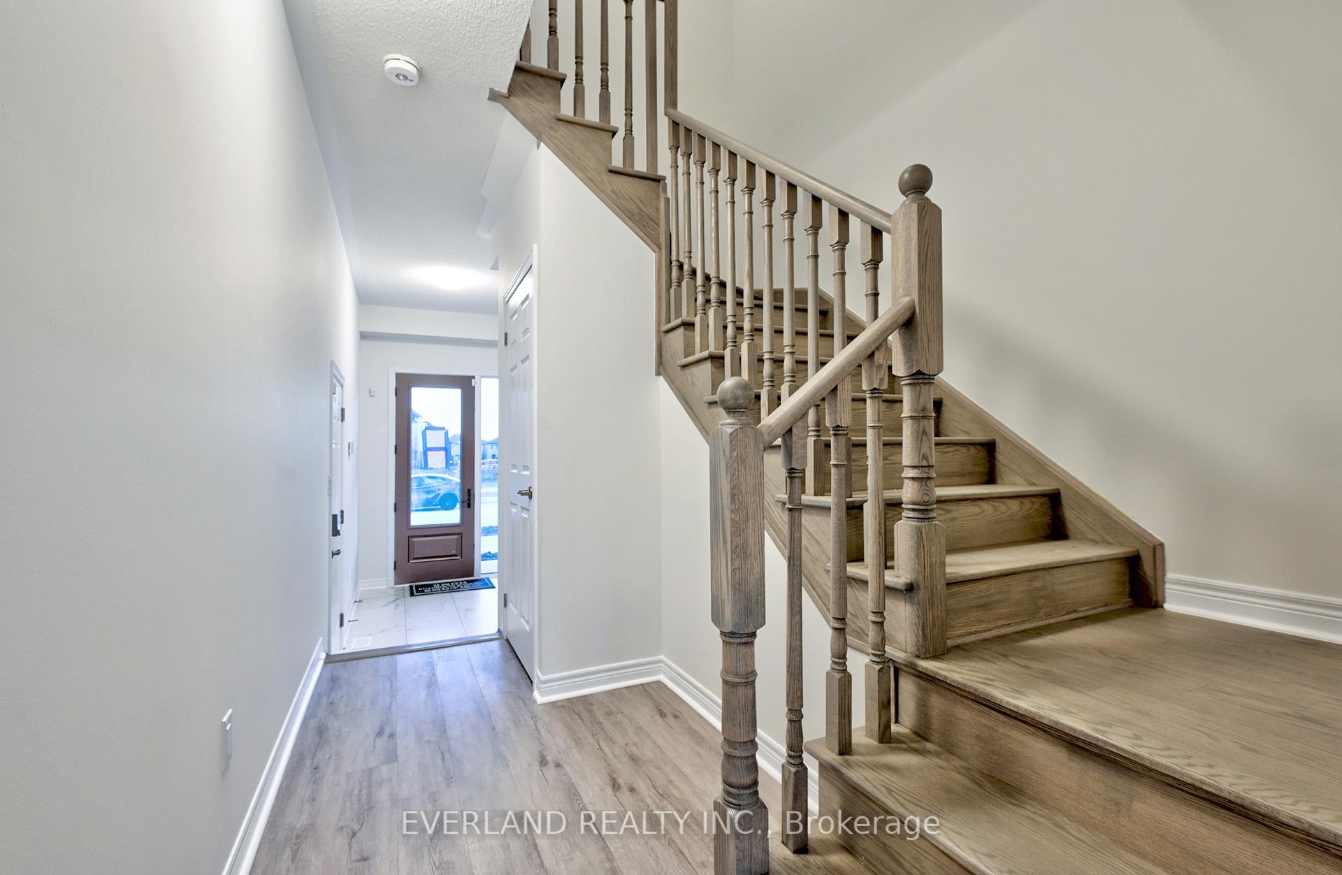 Photo 5 of 128 Mumbai Drive, Markham, Middlefield — HOMEH
