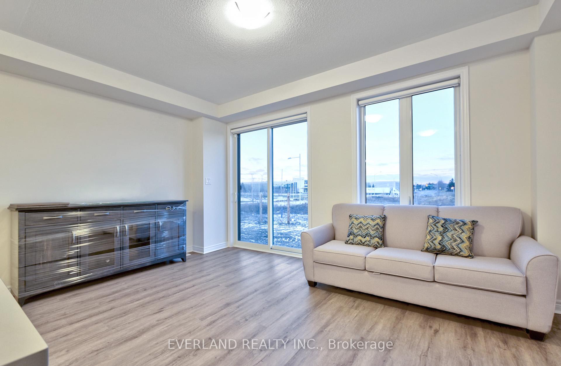 Photo 14 of 128 Mumbai Drive, Markham, Middlefield — HOMEH
