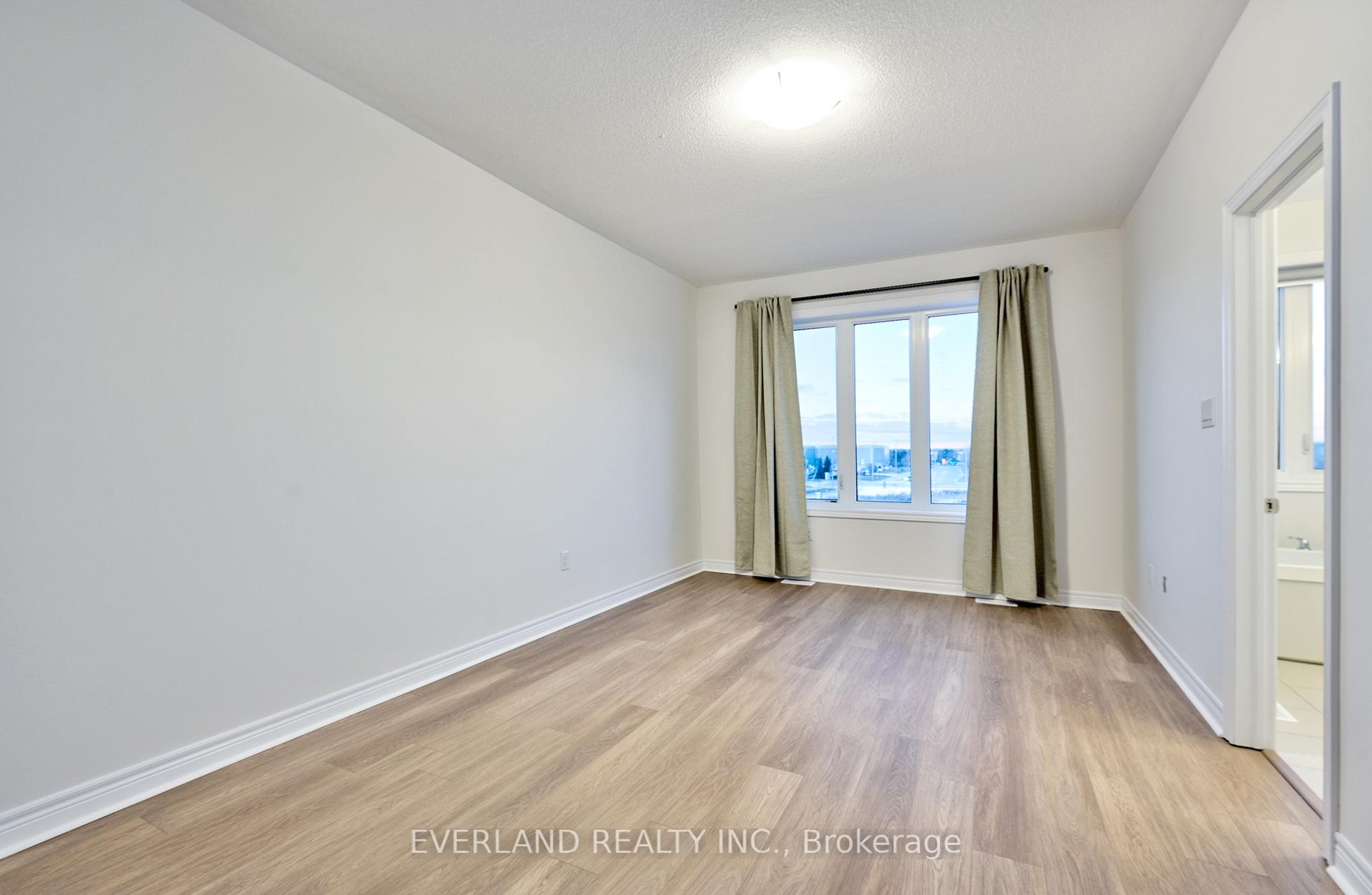 Photo 16 of 128 Mumbai Drive, Markham, Middlefield — HOMEH
