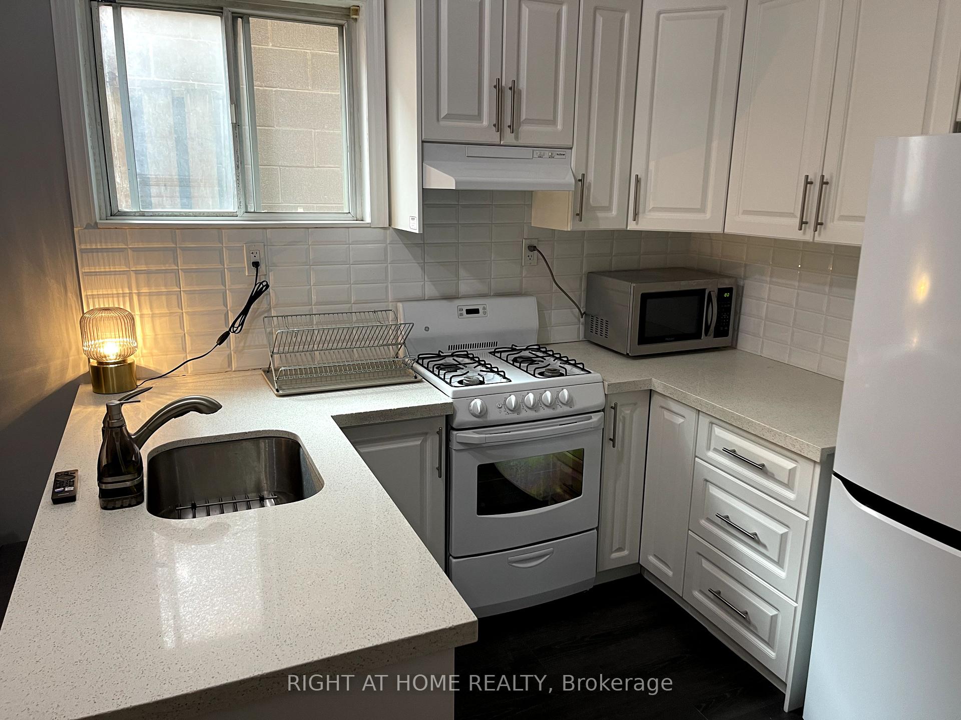 Photo 4 of Unit Main, 12 Foxley Street, Toronto, Trinity-Bellwoods — HOMEH