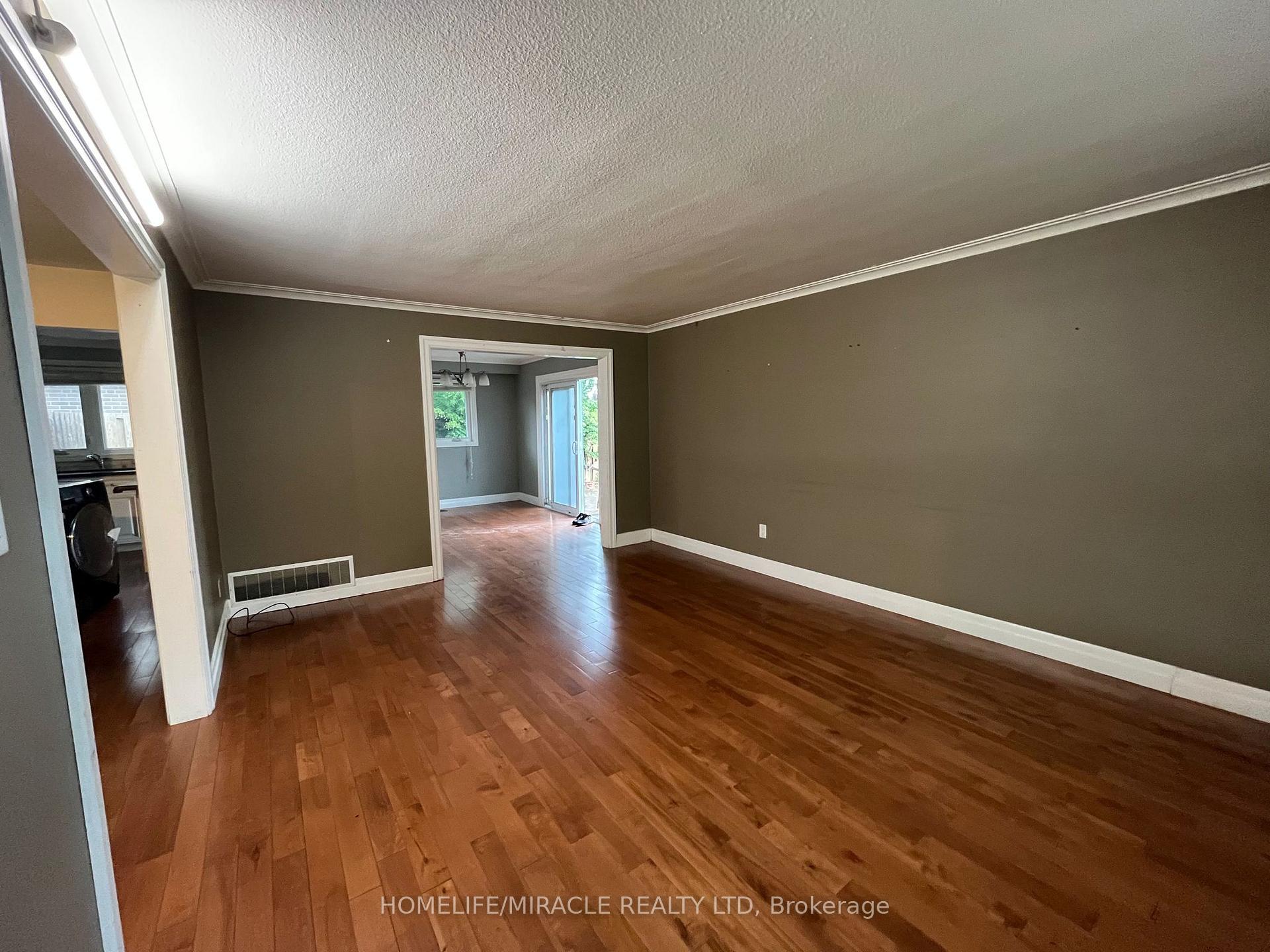 Photo 3 of 26 Caldwell Crescent, Brampton, Brampton East — HOMEH