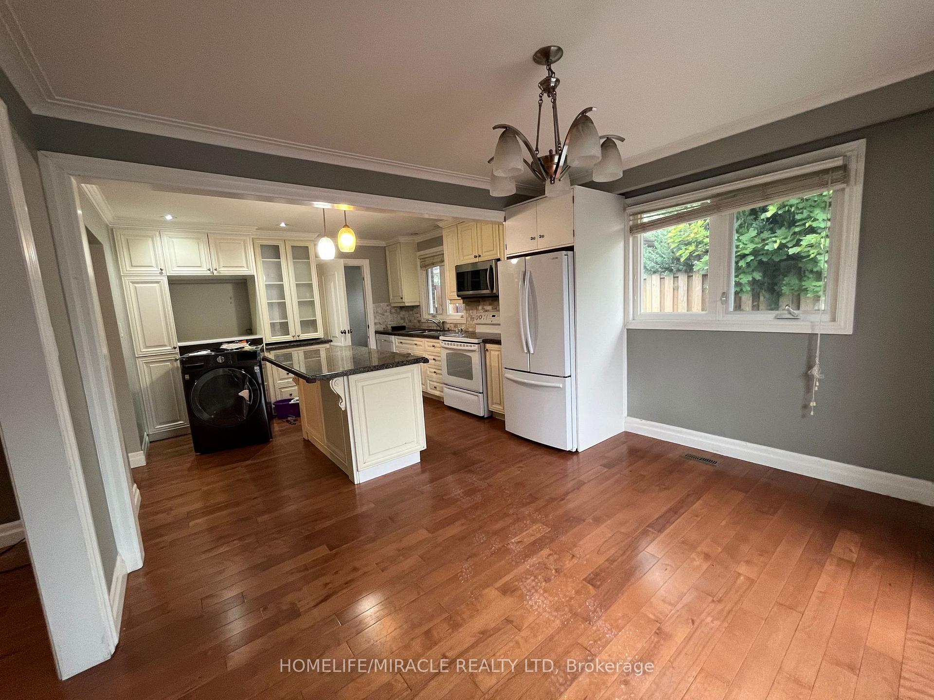 Photo 5 of 26 Caldwell Crescent, Brampton, Brampton East — HOMEH