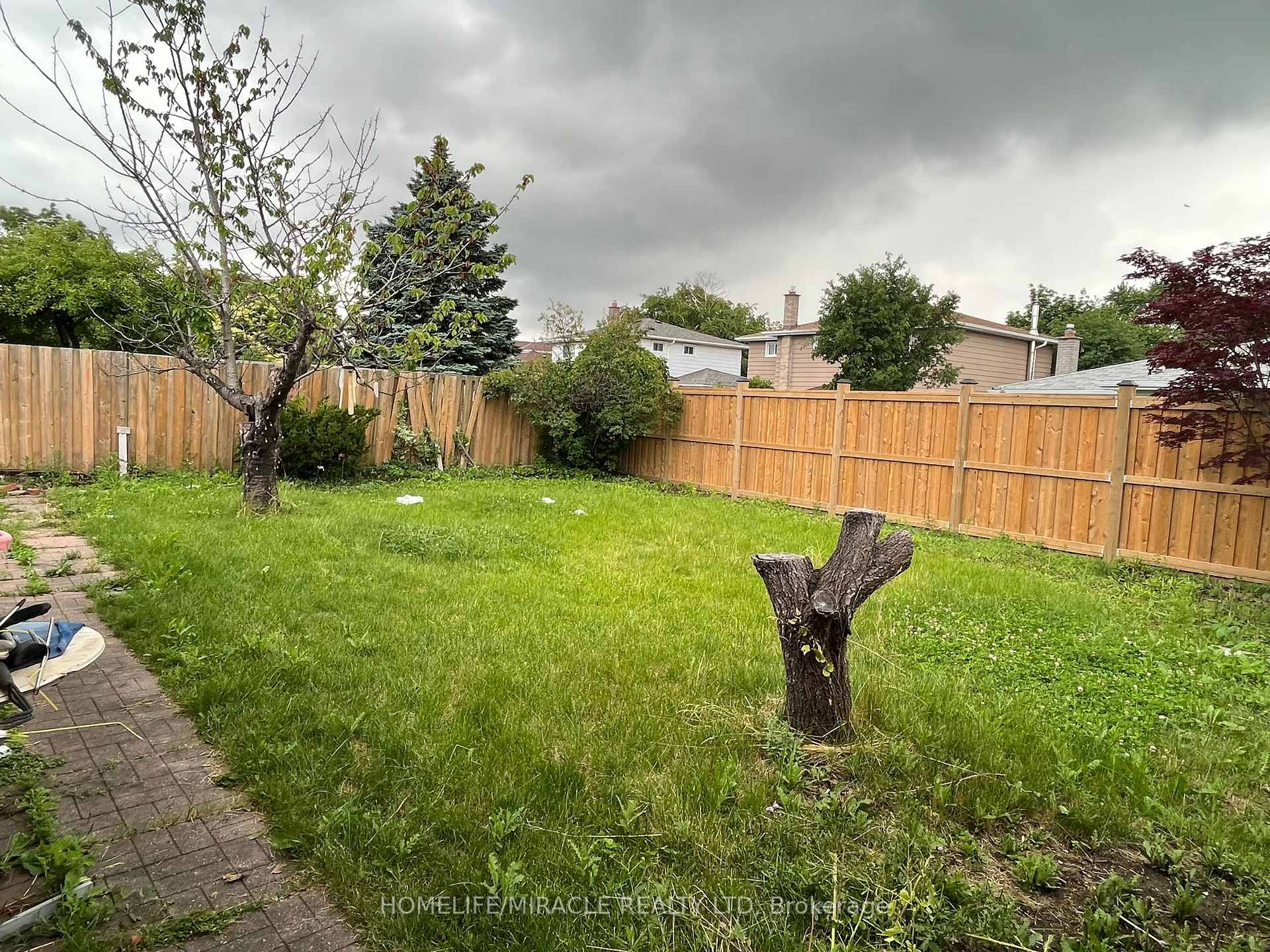 Photo 12 of 26 Caldwell Crescent, Brampton, Brampton East — HOMEH