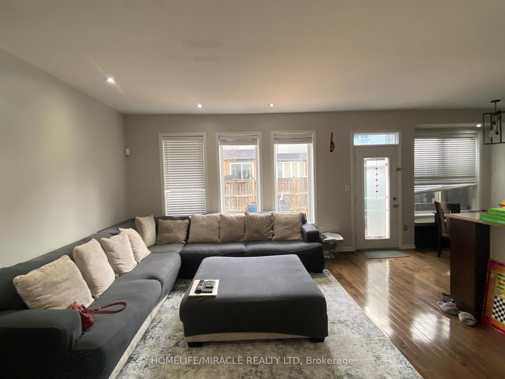 Photo 1 of 104 Silverthorne Drive, Cambridge, Silver Heights — HOMEH