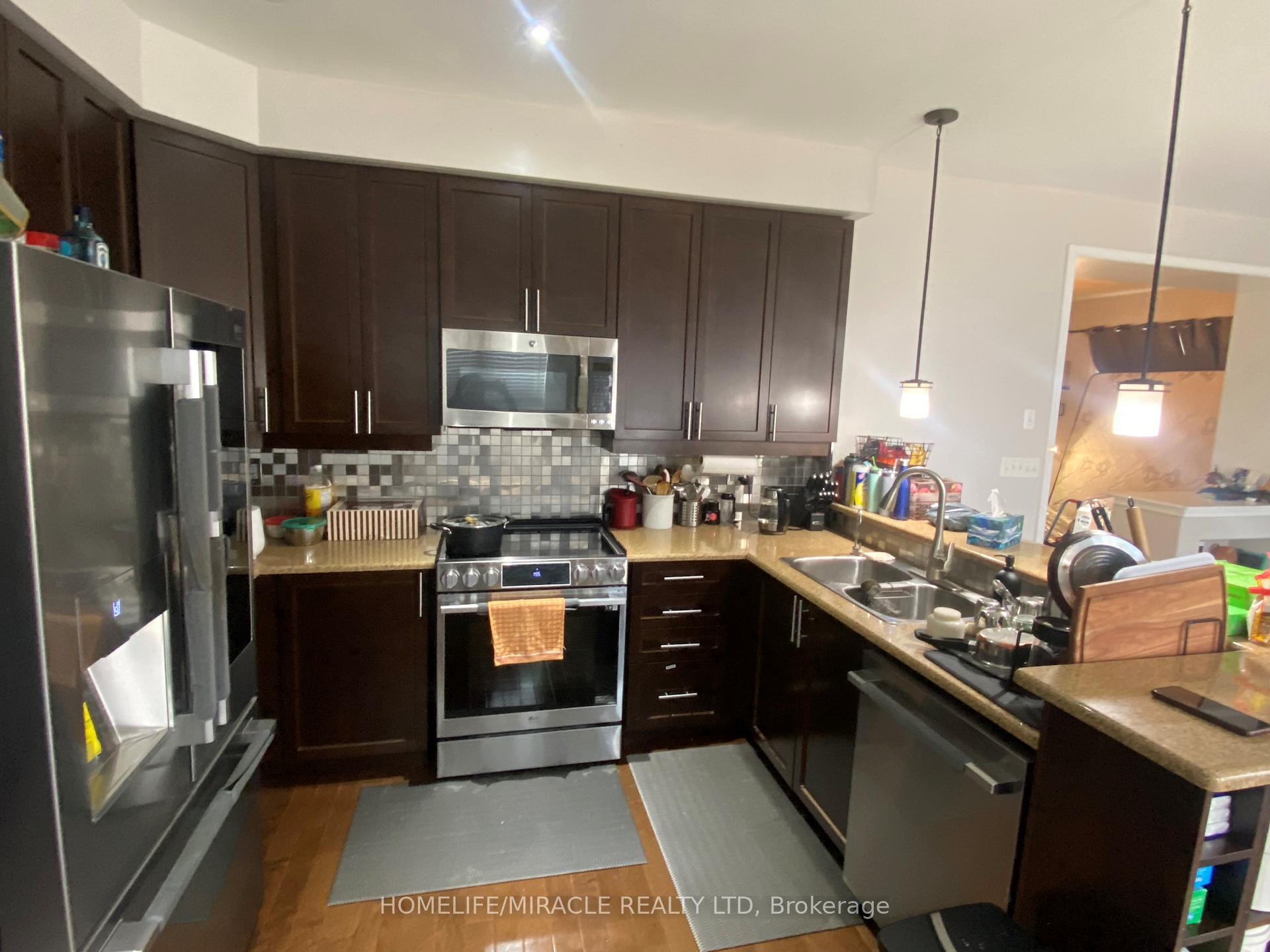 Photo 4 of 104 Silverthorne Drive, Cambridge, Silver Heights — HOMEH