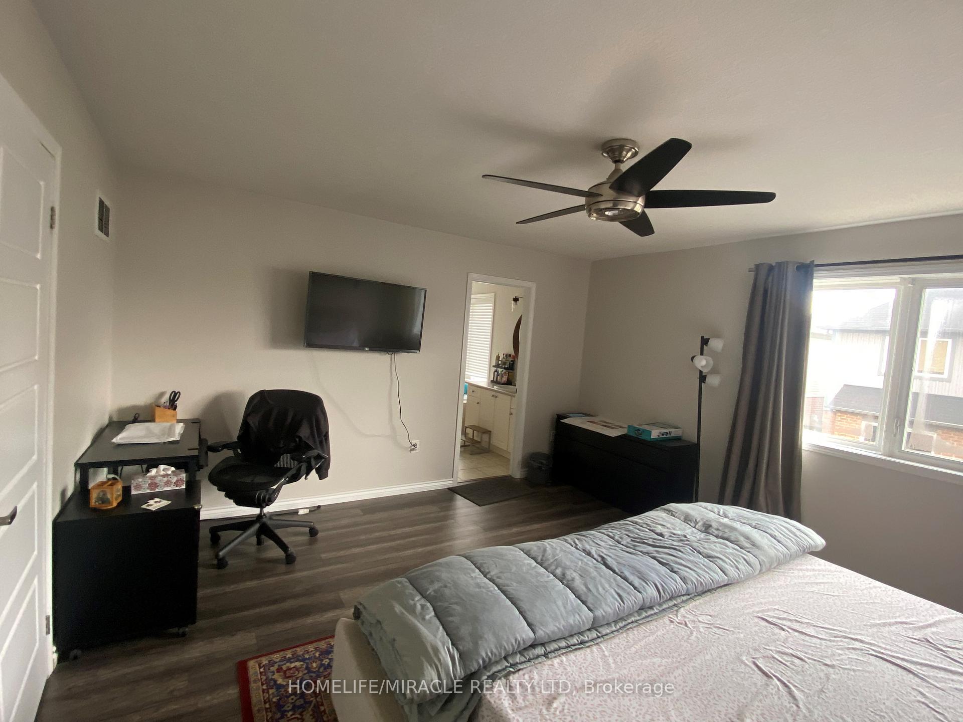 Photo 7 of 104 Silverthorne Drive, Cambridge, Silver Heights — HOMEH