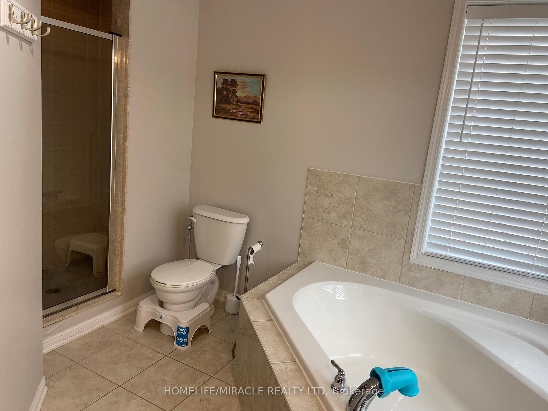 Photo 5 of 104 Silverthorne Drive, Cambridge, Silver Heights — HOMEH