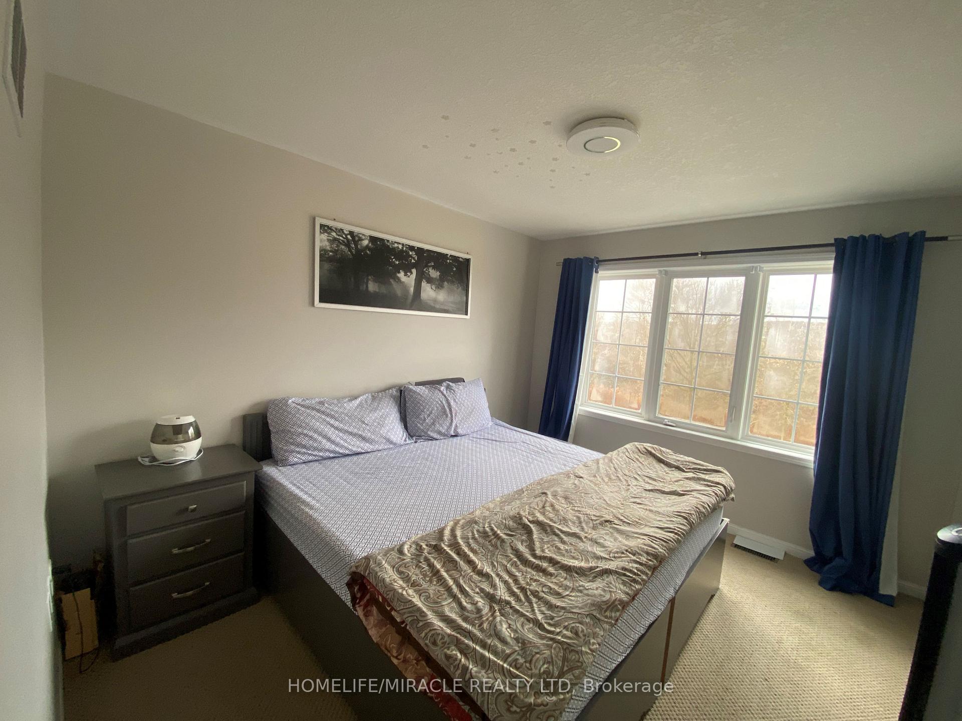 Photo 11 of 104 Silverthorne Drive, Cambridge, Silver Heights — HOMEH