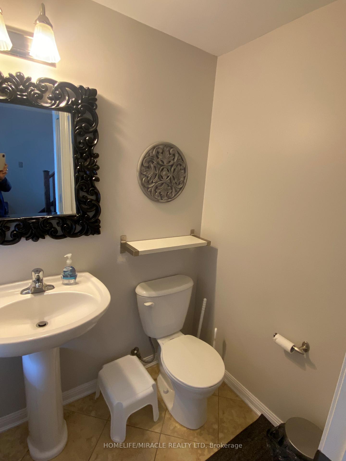 Photo 13 of 104 Silverthorne Drive, Cambridge, Silver Heights — HOMEH