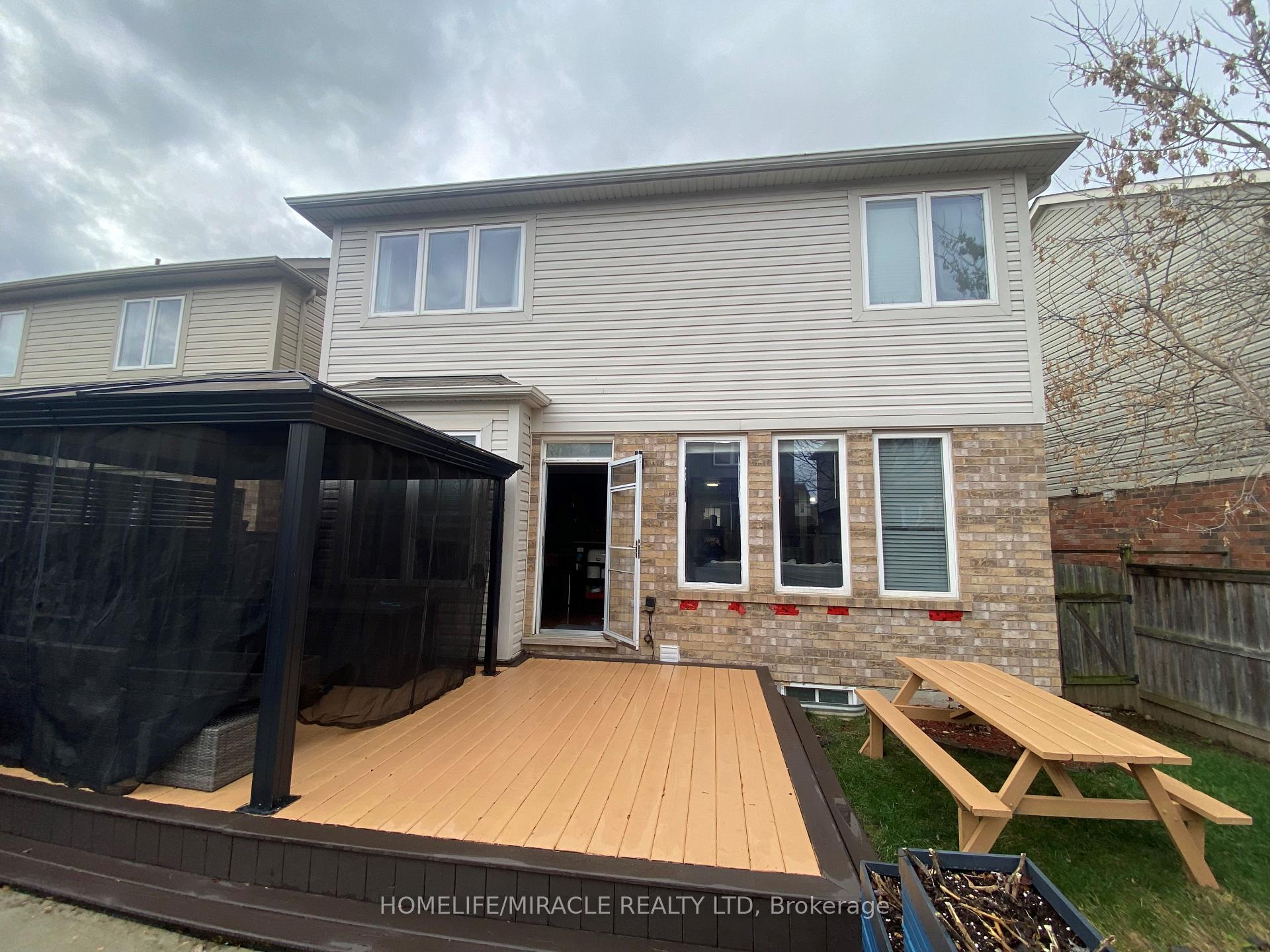 Photo 16 of 104 Silverthorne Drive, Cambridge, Silver Heights — HOMEH