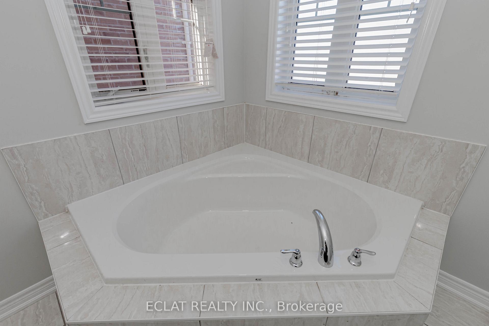 Photo 22 of 50 Exhibition (Upper Level) Crescent, Brampton, Bram East — HOMEH