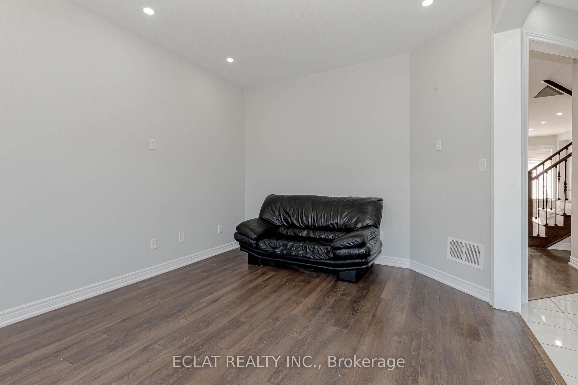 Photo 37 of 50 Exhibition (Upper Level) Crescent, Brampton, Bram East — HOMEH