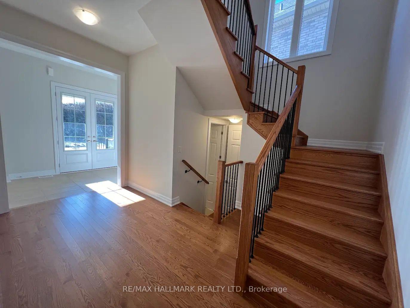 Photo 4 of 22 Sunny Acre Crescent, King, King City — HOMEH