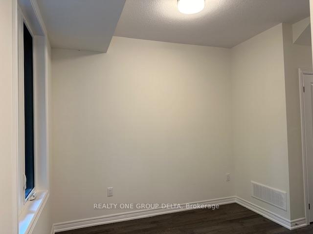 Photo 3 of 30 Folcroft Street, Brampton, Credit Valley — HOMEH