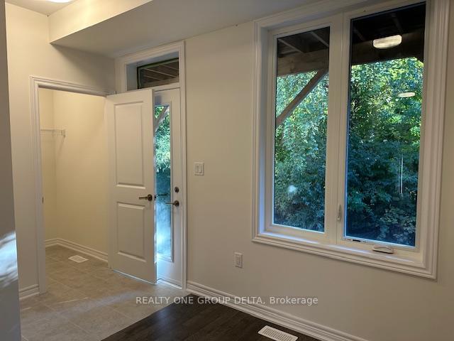 Photo 4 of 30 Folcroft Street, Brampton, Credit Valley — HOMEH