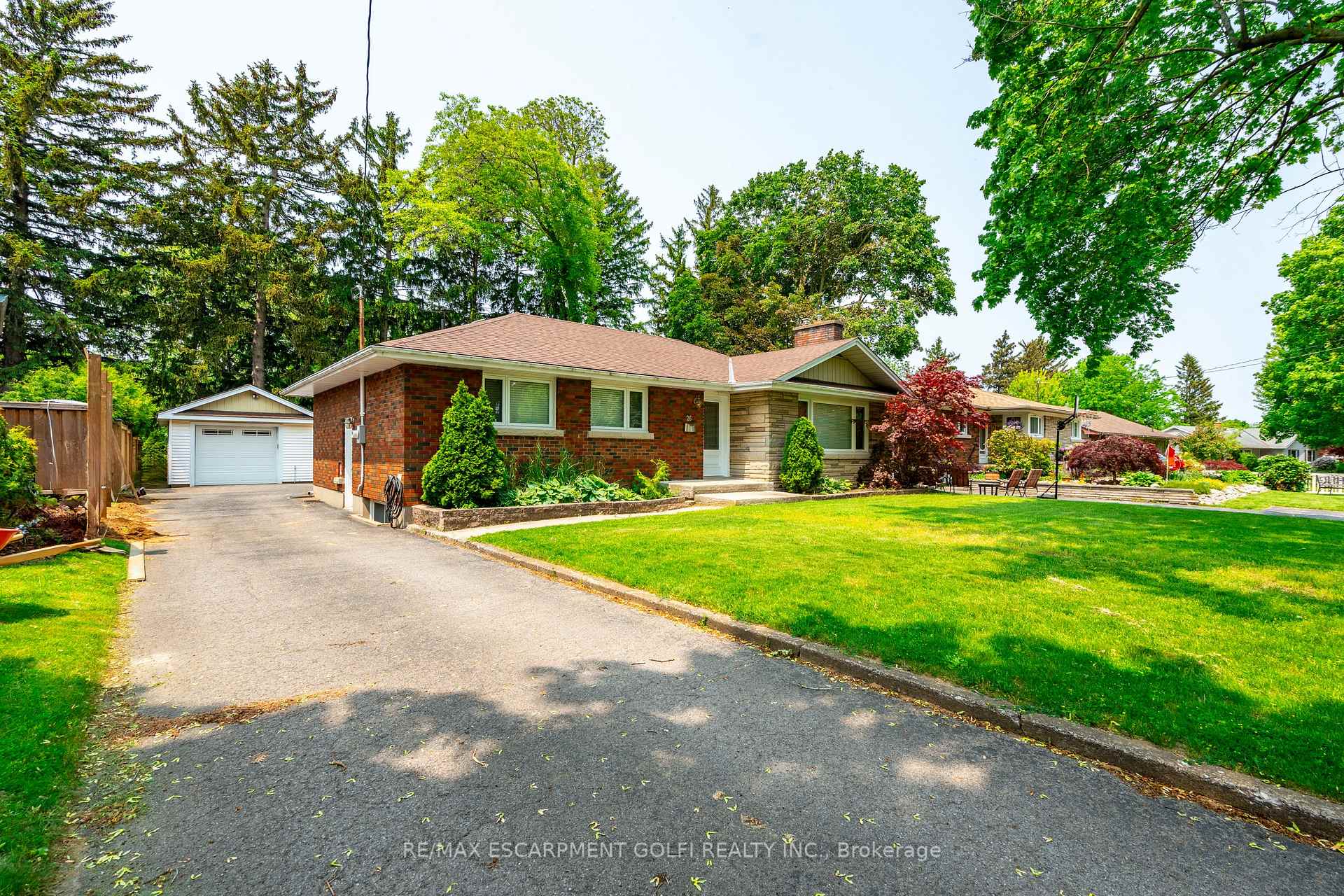 Photo 2 of 26 Kenworth Drive, St. Catharines, Carlton/Bunting — HOMEH