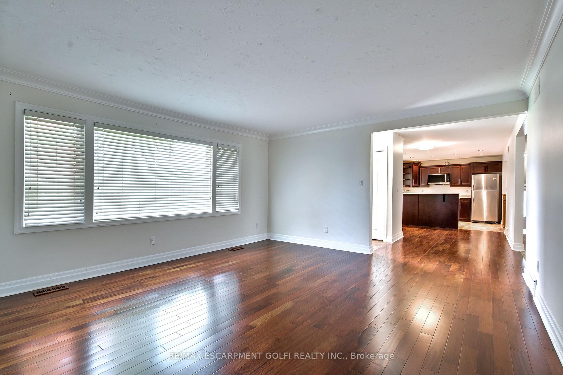 Photo 3 of 26 Kenworth Drive, St. Catharines, Carlton/Bunting — HOMEH