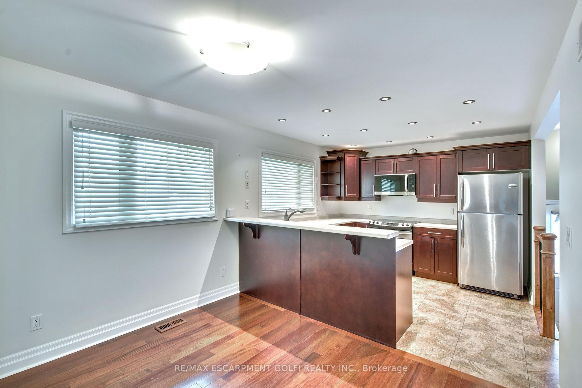 Photo 5 of 26 Kenworth Drive, St. Catharines, Carlton/Bunting — HOMEH