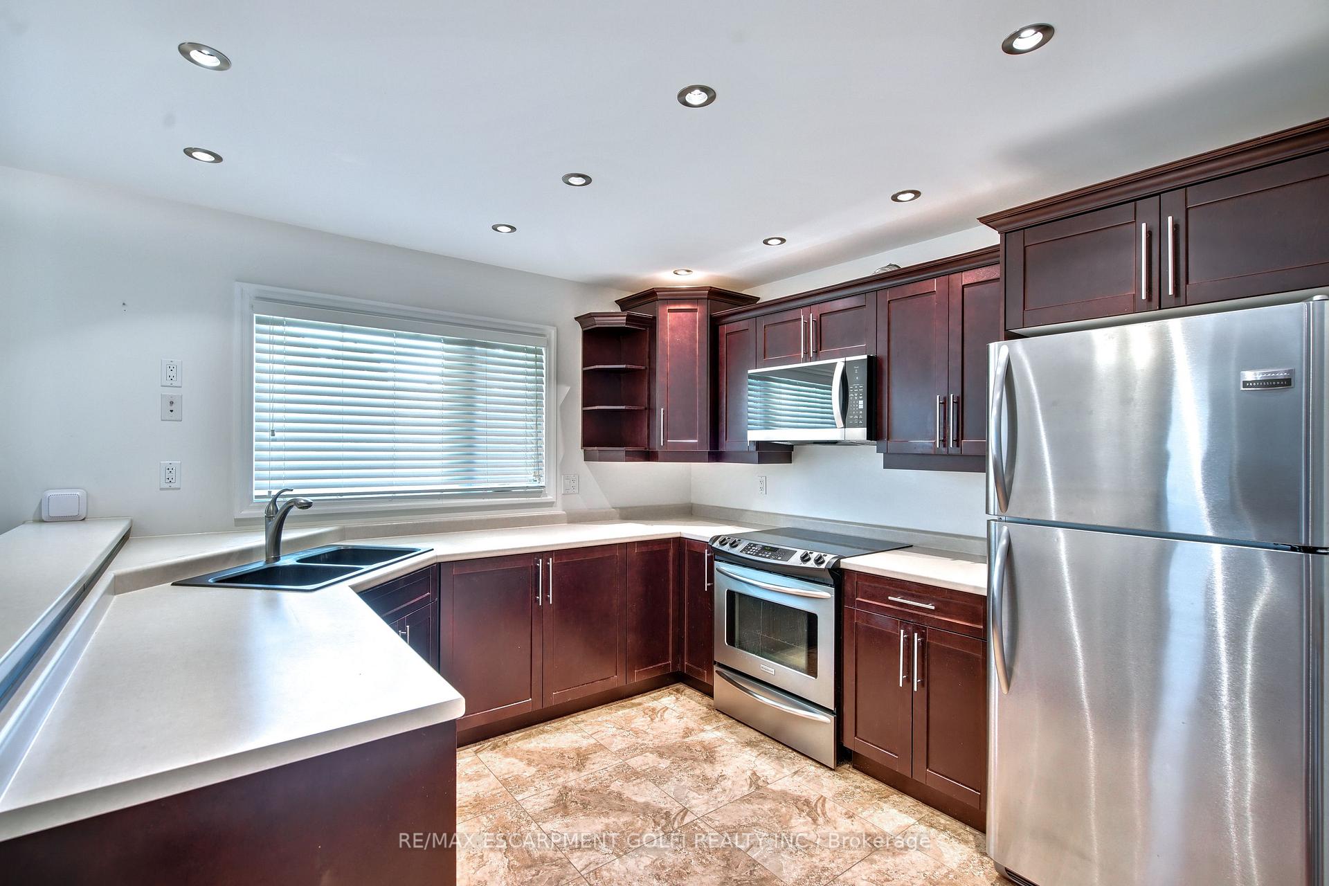 Photo 11 of 26 Kenworth Drive, St. Catharines, Carlton/Bunting — HOMEH