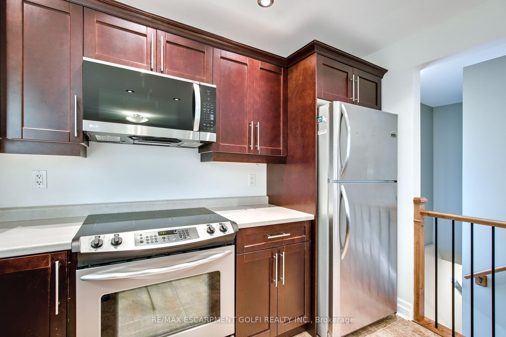 Photo 12 of 26 Kenworth Drive, St. Catharines, Carlton/Bunting — HOMEH