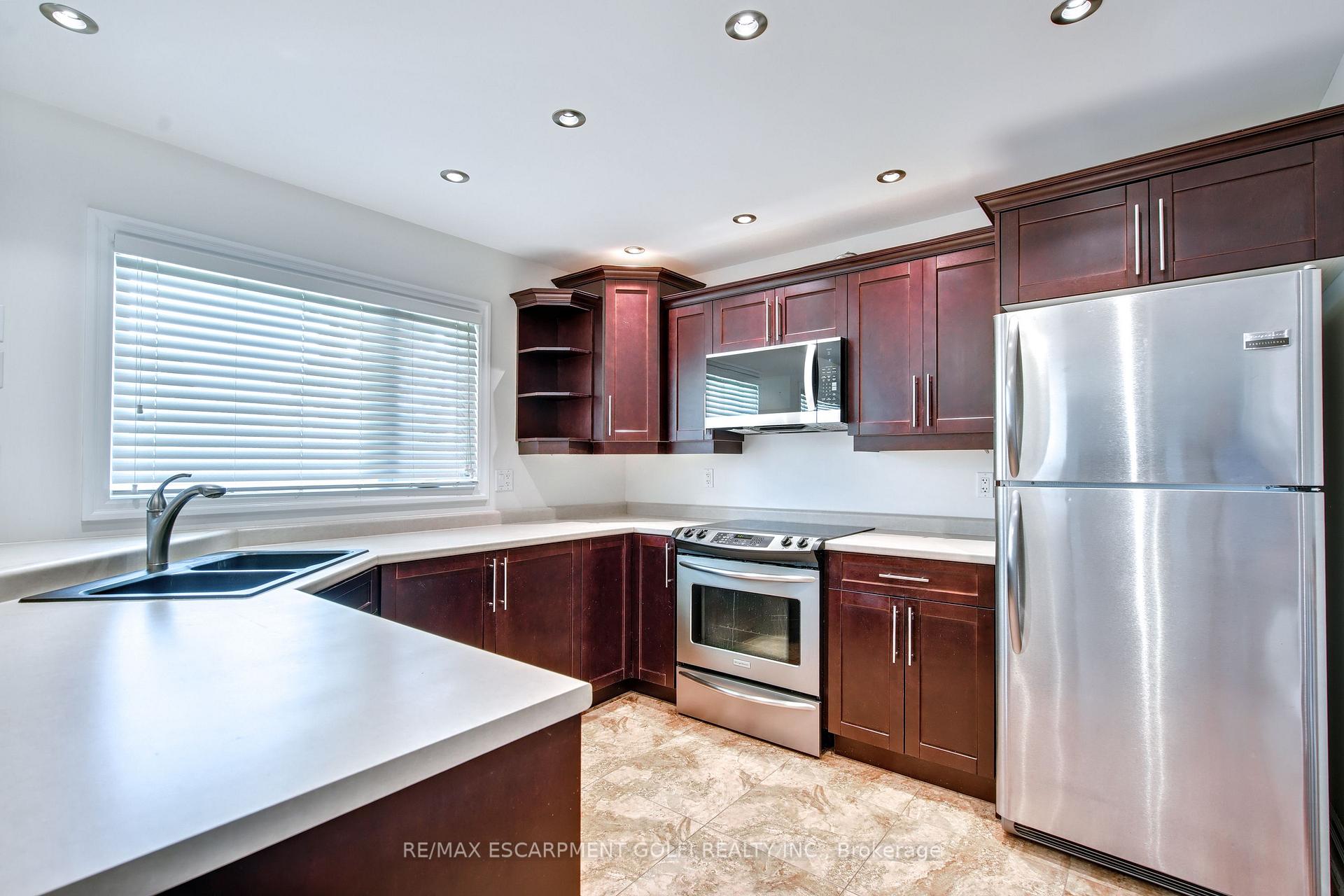 Photo 16 of 26 Kenworth Drive, St. Catharines, Carlton/Bunting — HOMEH