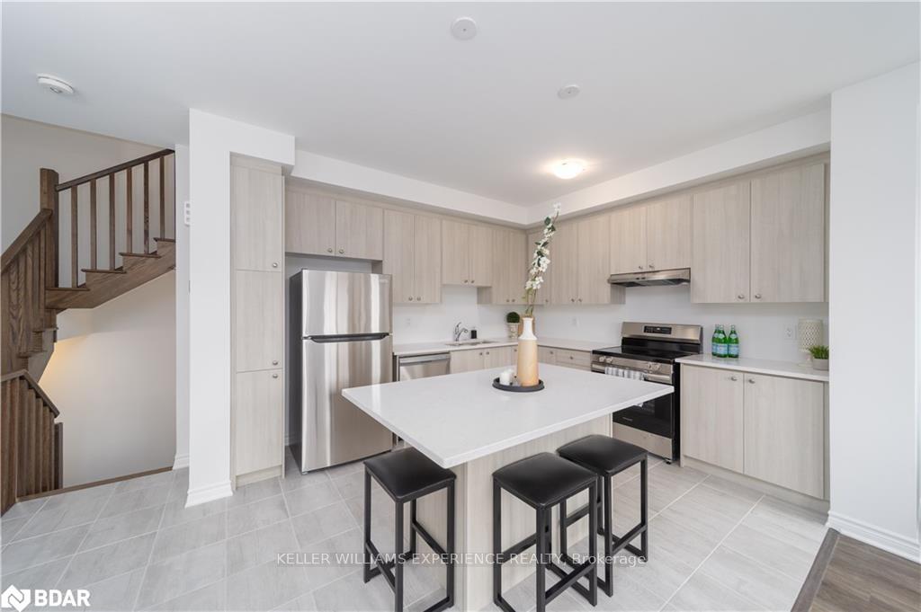 Photo 4 of 96 Ennerdale Street, Barrie, Rural Barrie Southwest — HOMEH