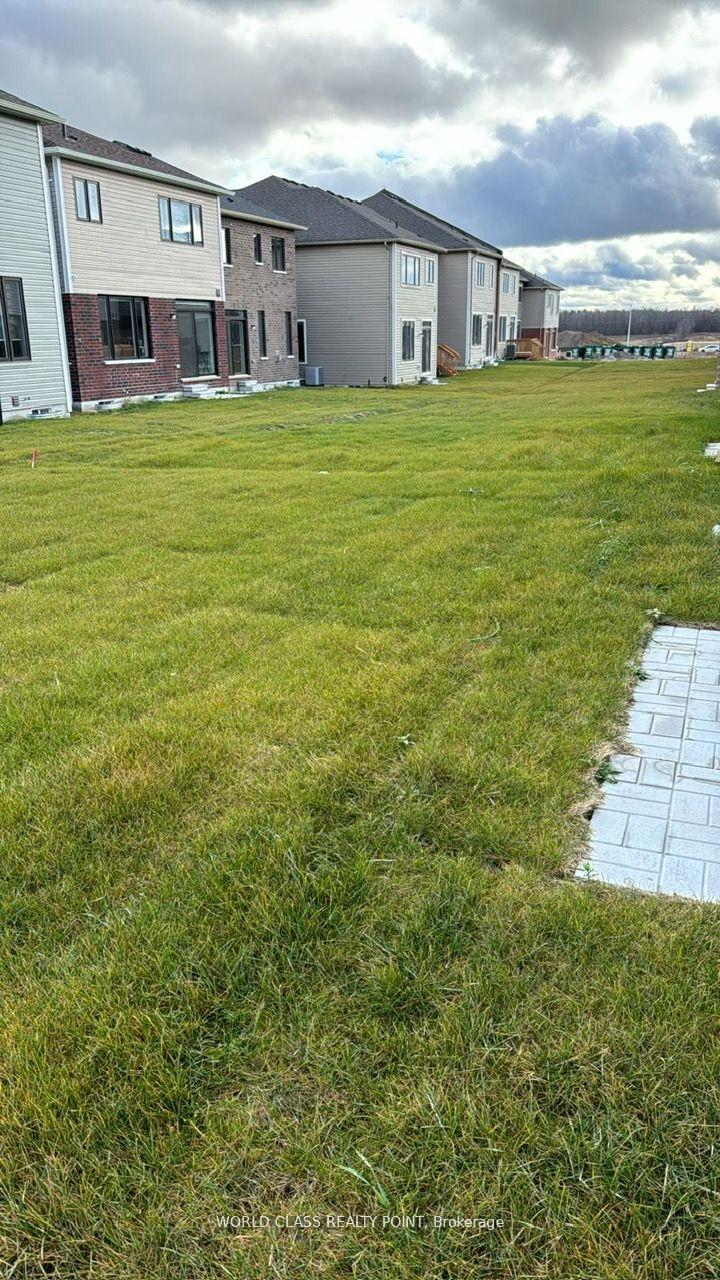 Photo 2 of 24 Rochester Drive, Barrie, Innis-Shore — HOMEH