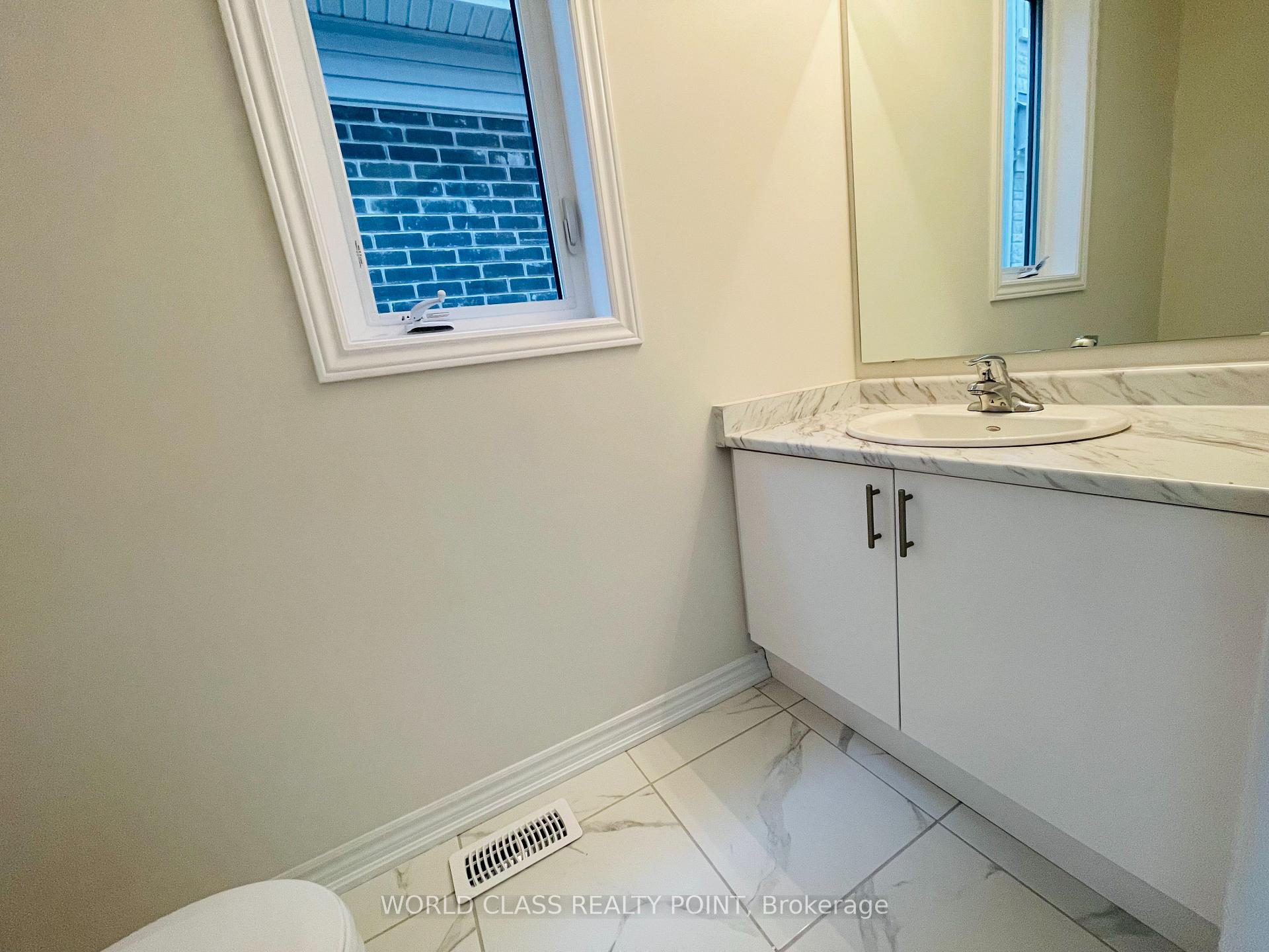 Photo 5 of 24 Rochester Drive, Barrie, Innis-Shore — HOMEH