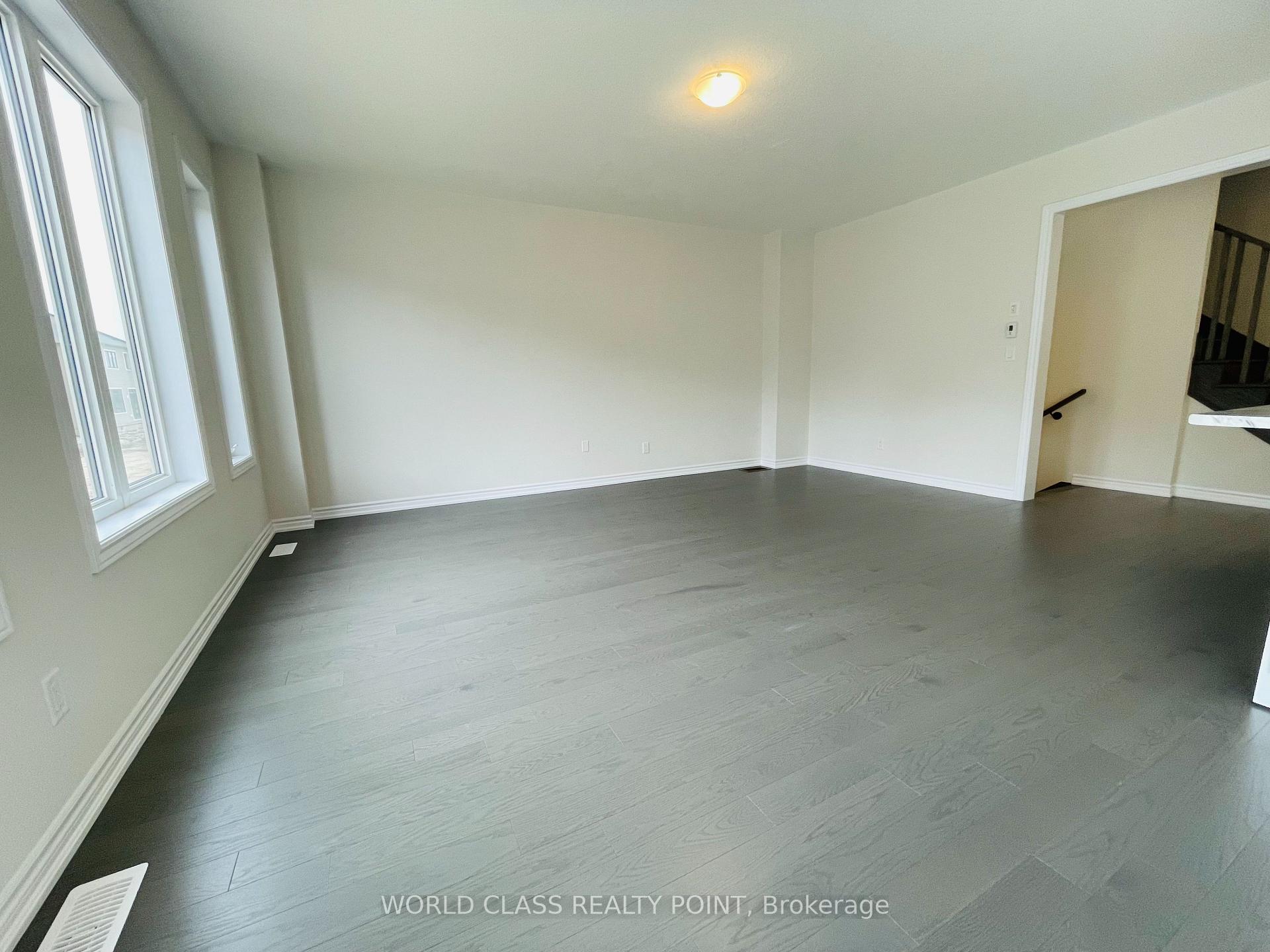 Photo 8 of 24 Rochester Drive, Barrie, Innis-Shore — HOMEH