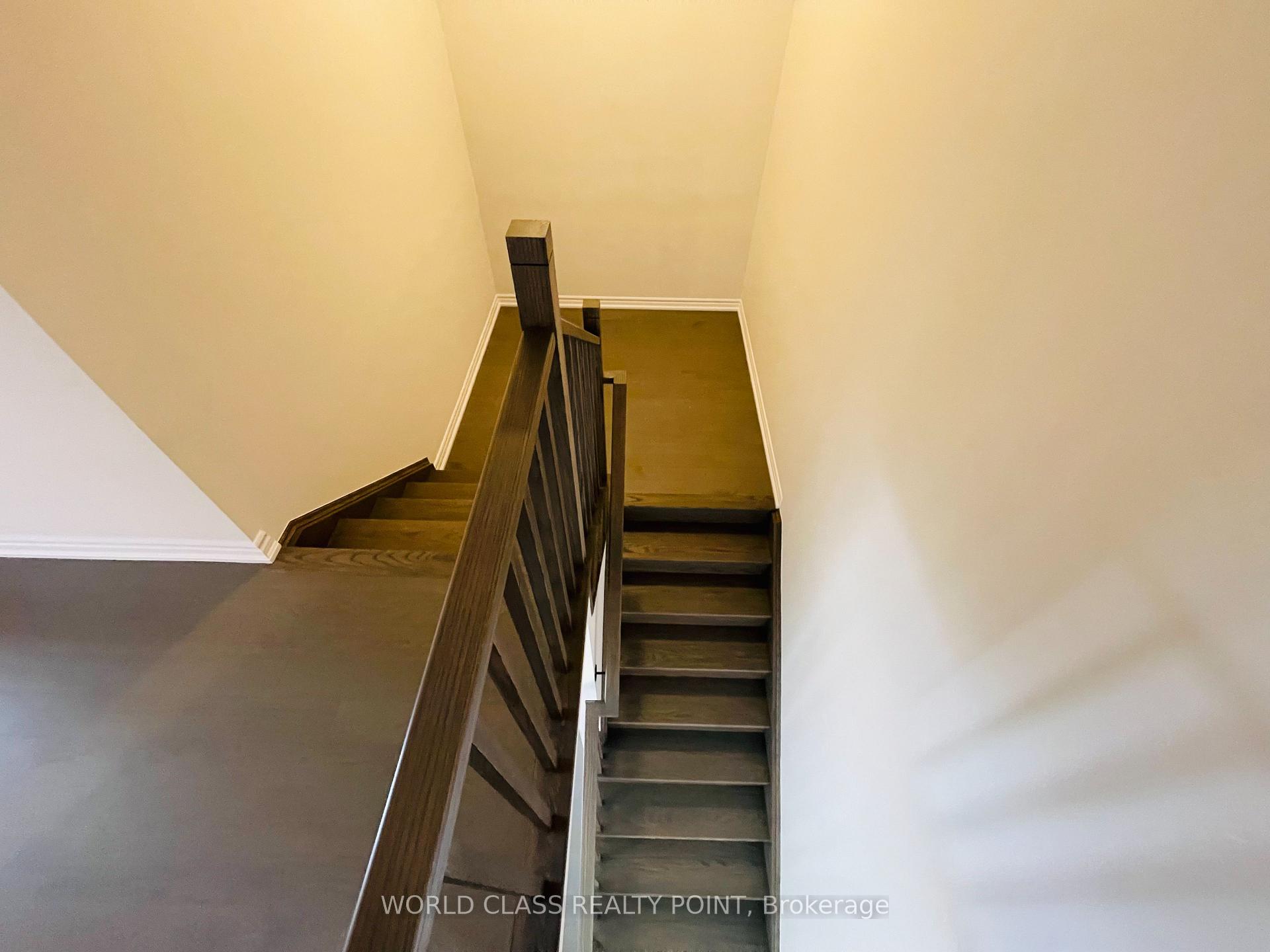 Photo 12 of 24 Rochester Drive, Barrie, Innis-Shore — HOMEH