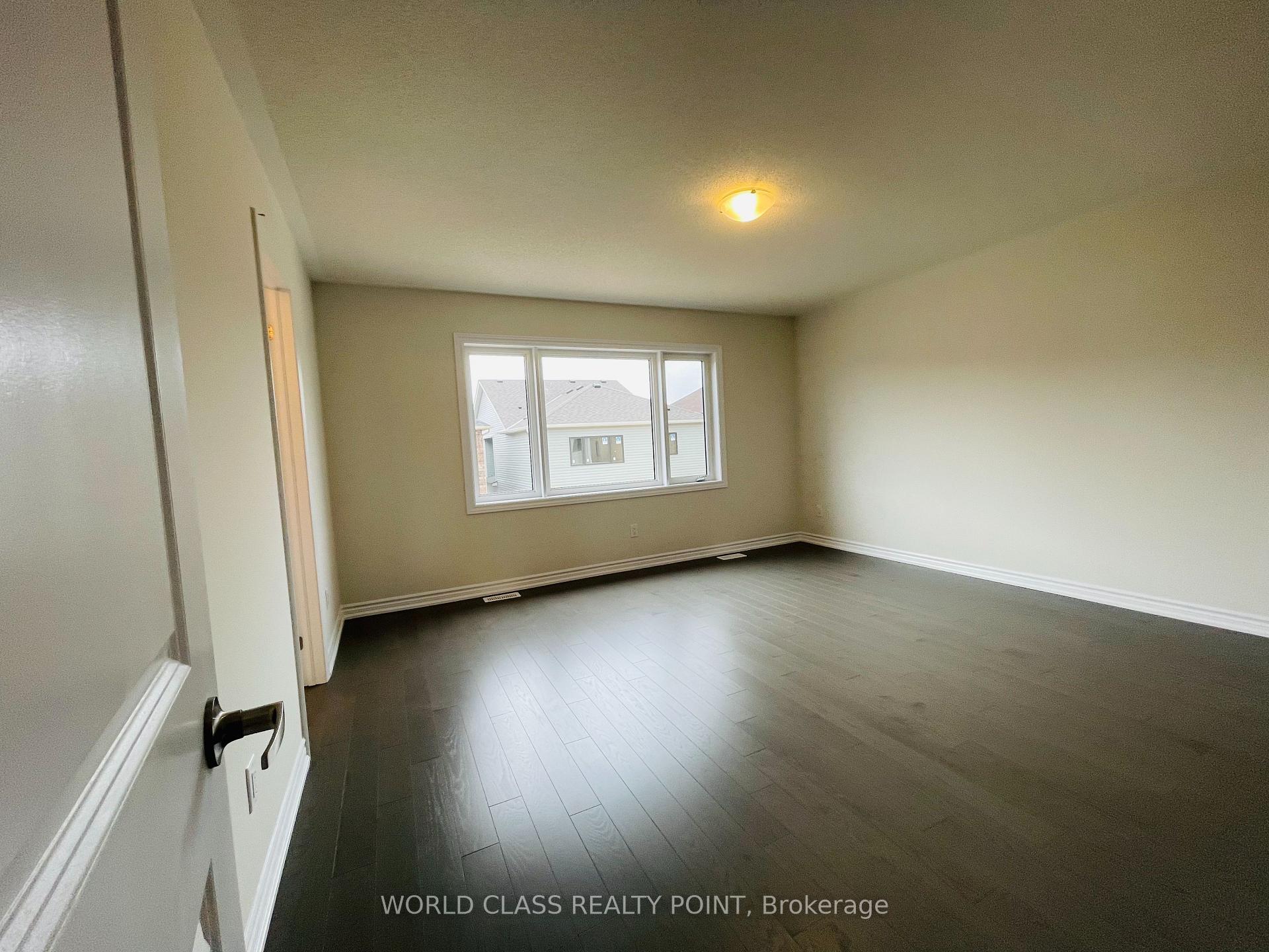 Photo 15 of 24 Rochester Drive, Barrie, Innis-Shore — HOMEH